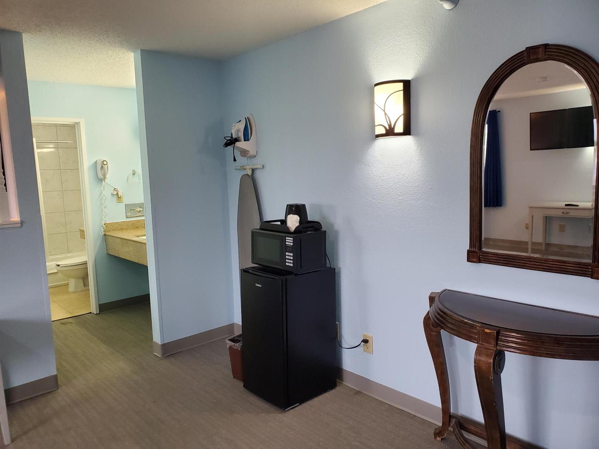 Coastal Inn & Suites photo 11