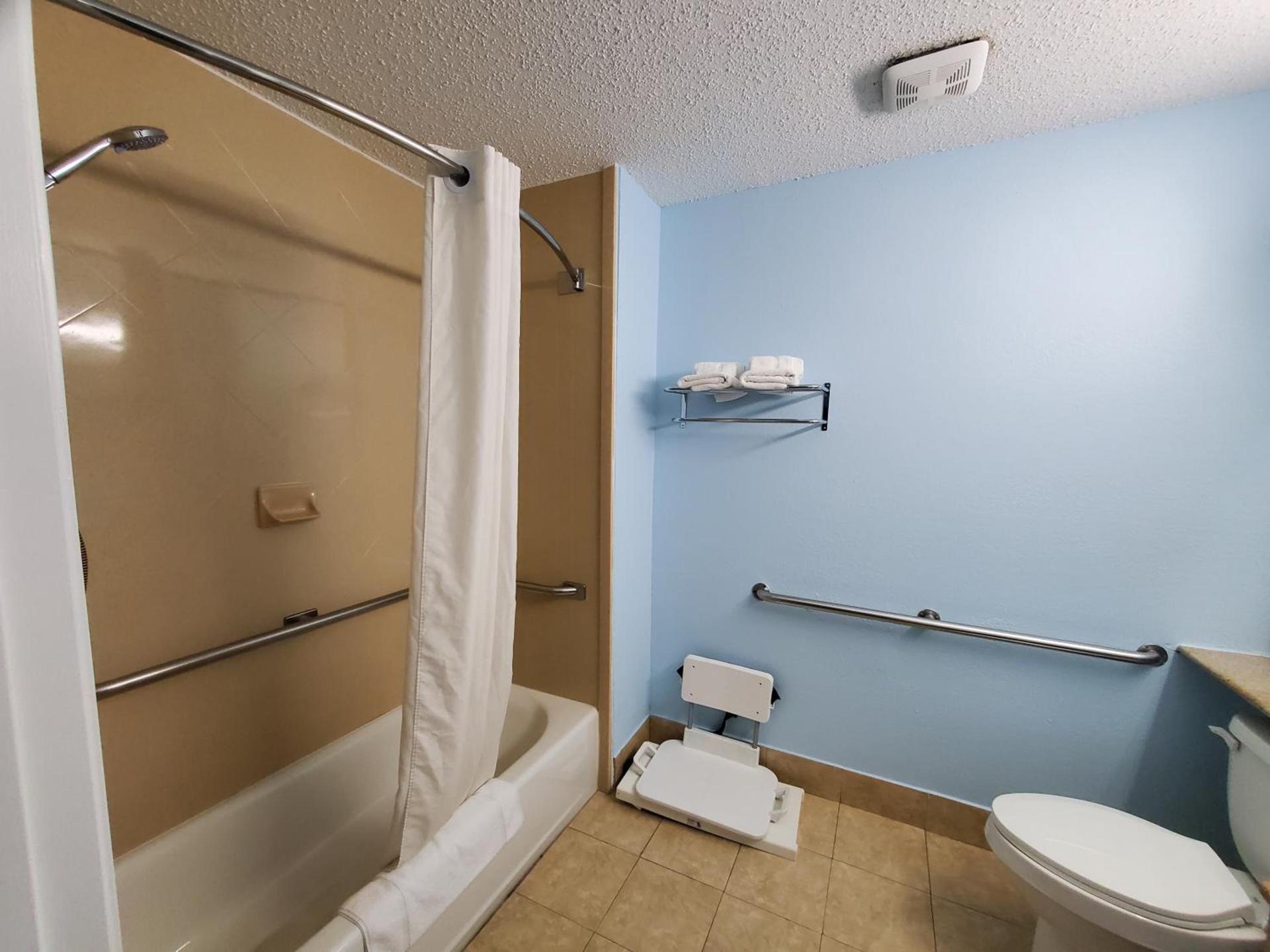 Coastal Inn & Suites photo 19