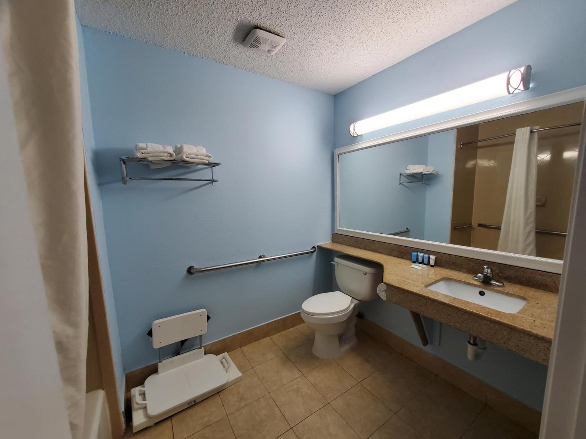 Coastal Inn & Suites photo 18