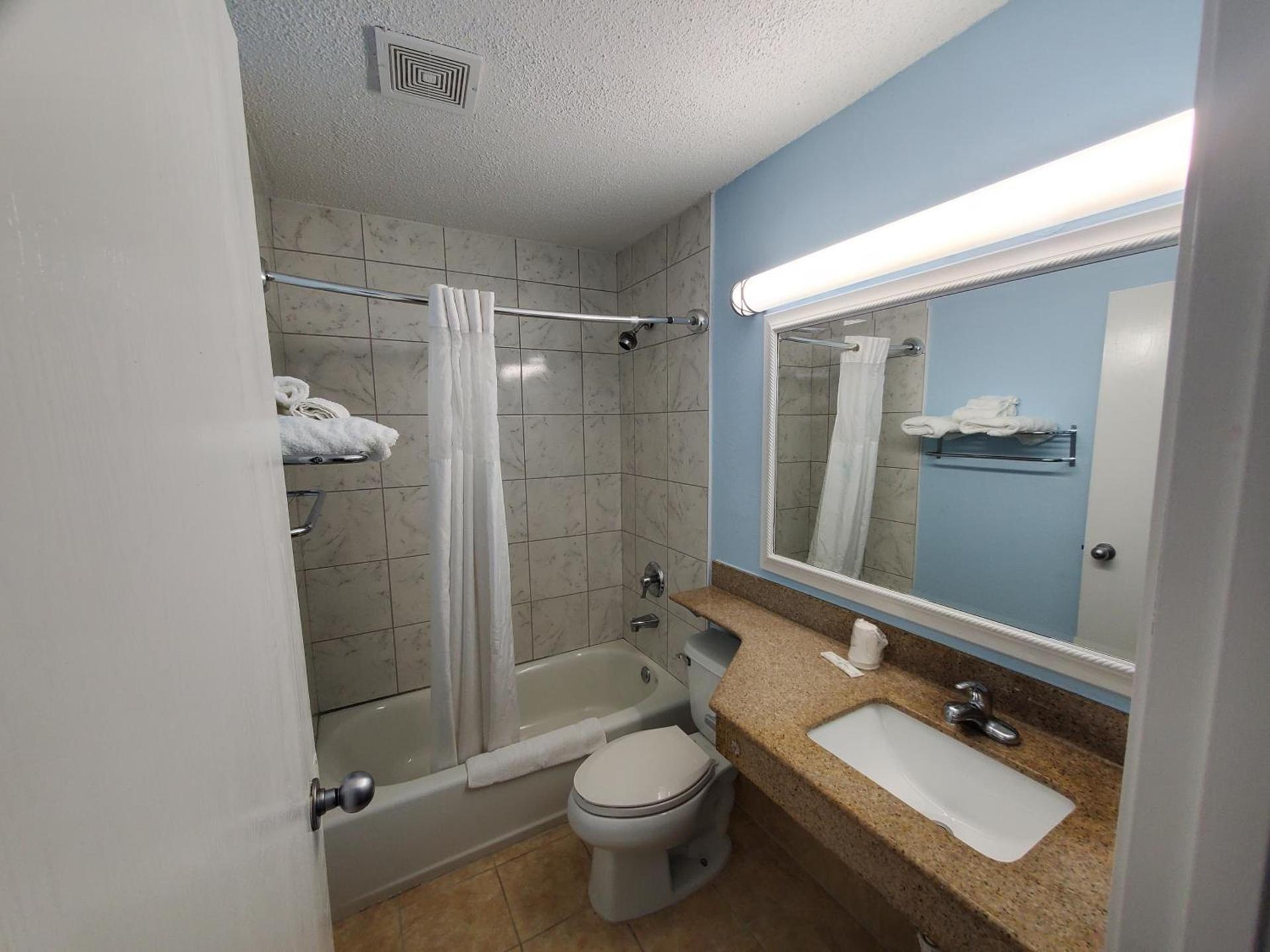 Coastal Inn & Suites photo 28