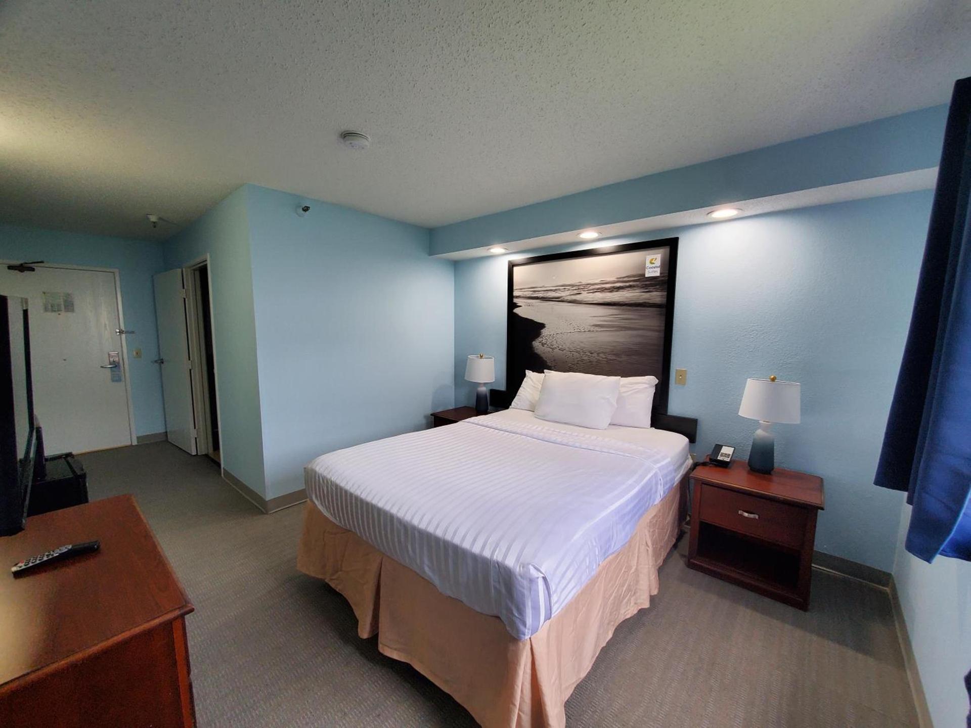 Coastal Inn & Suites photo 8