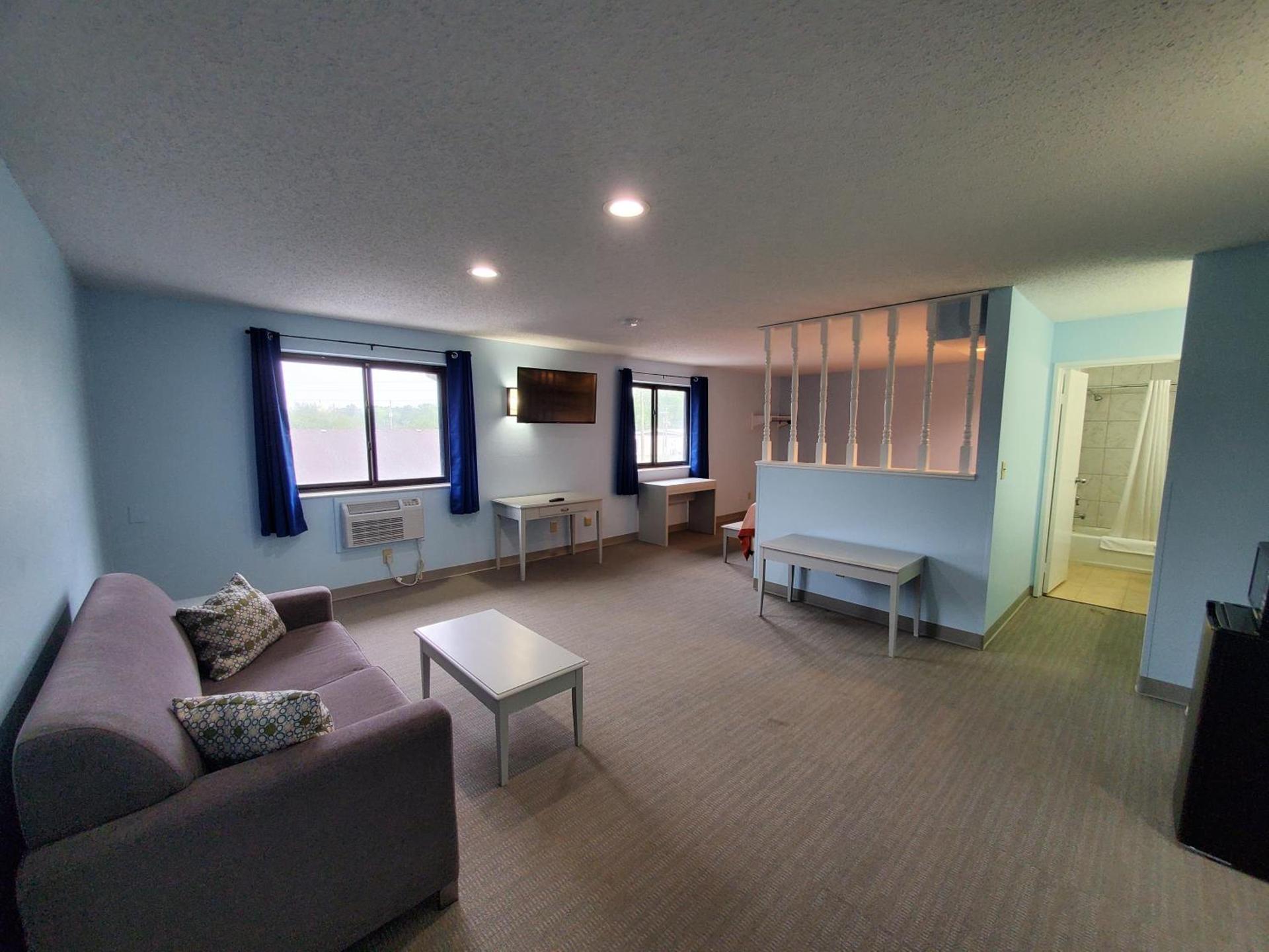 Coastal Inn & Suites photo 5