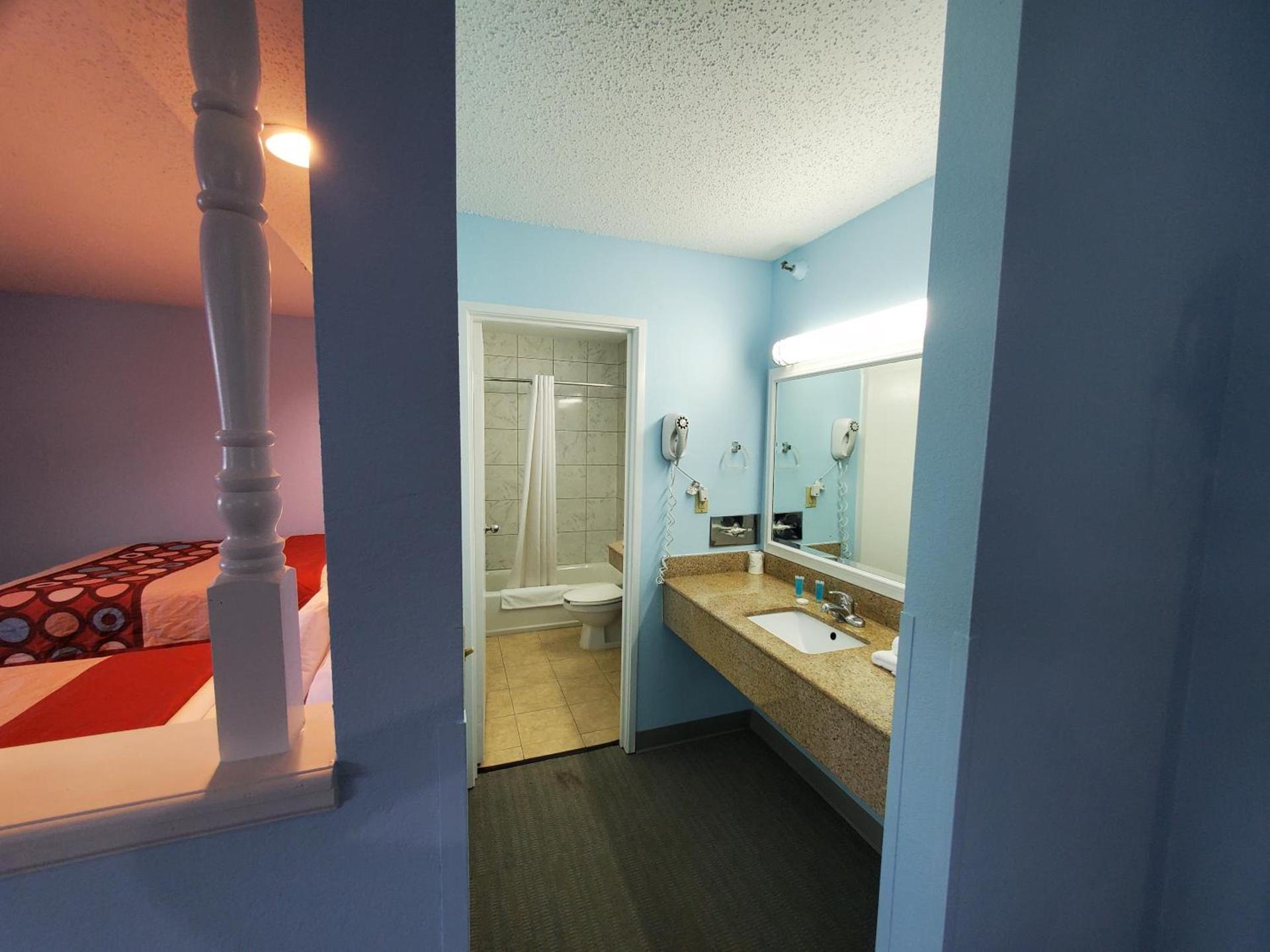 Coastal Inn & Suites photo 16