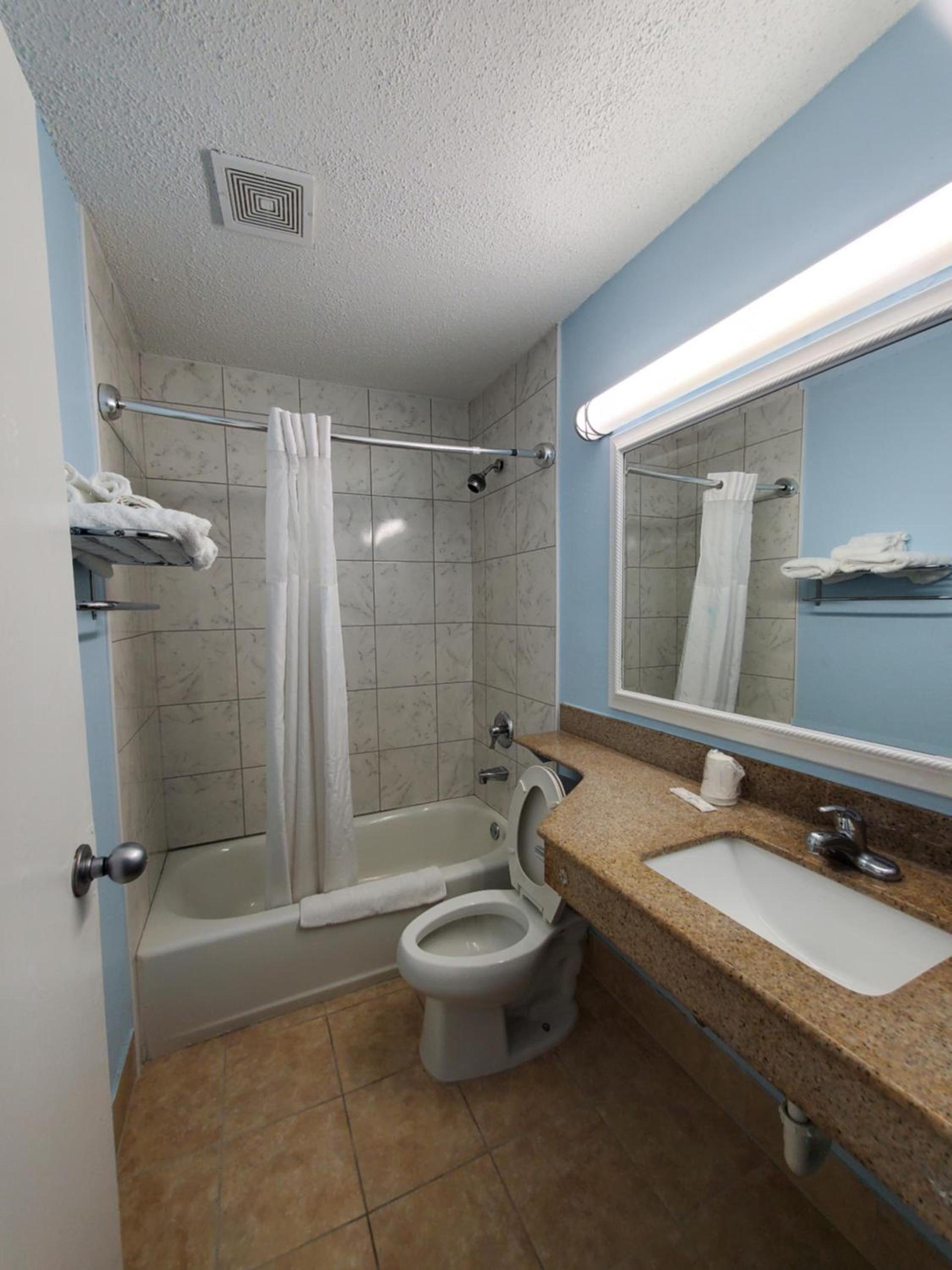Coastal Inn & Suites photo 22