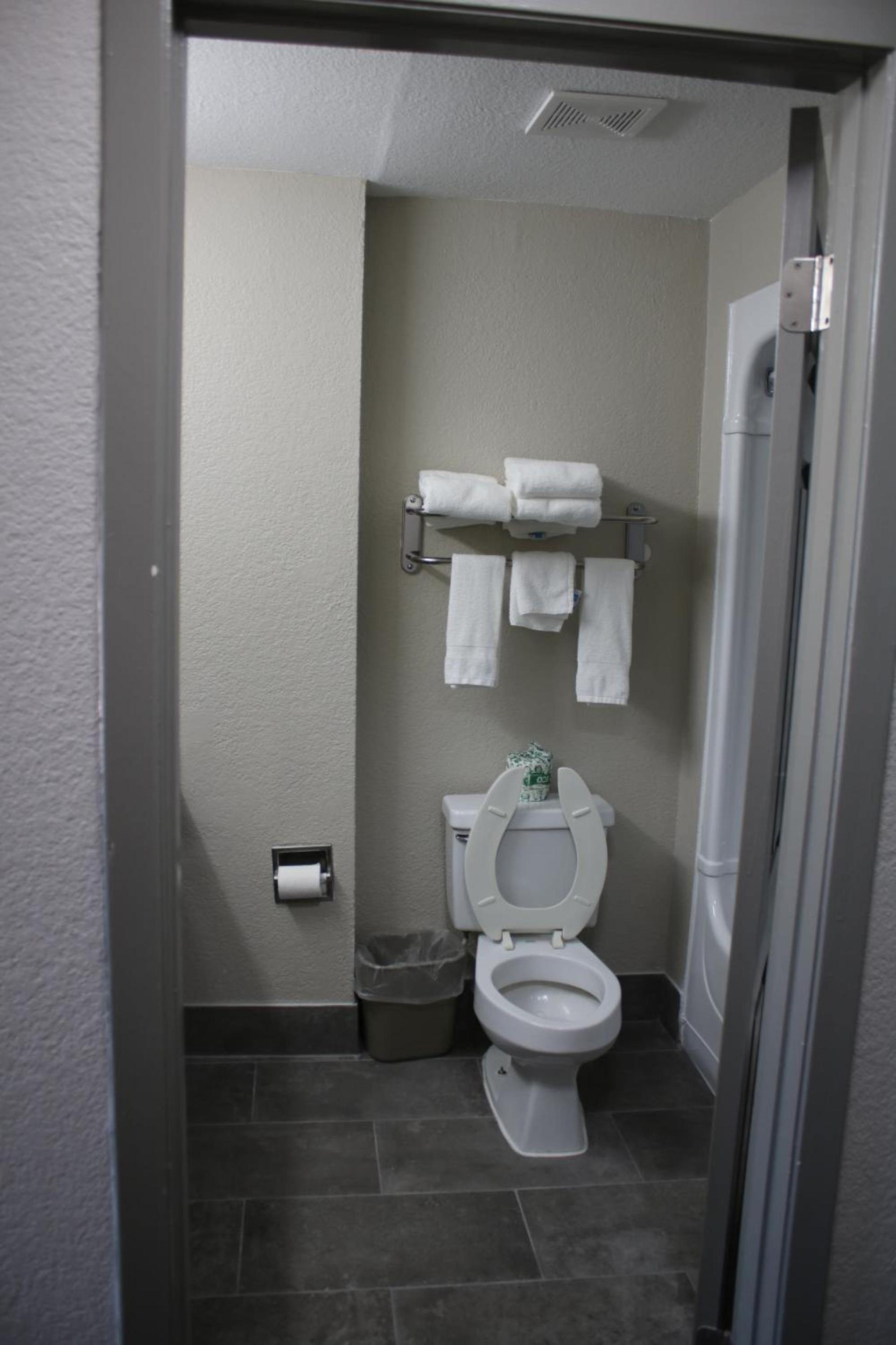 Days Inn by Wyndham Waco University Area photo 68