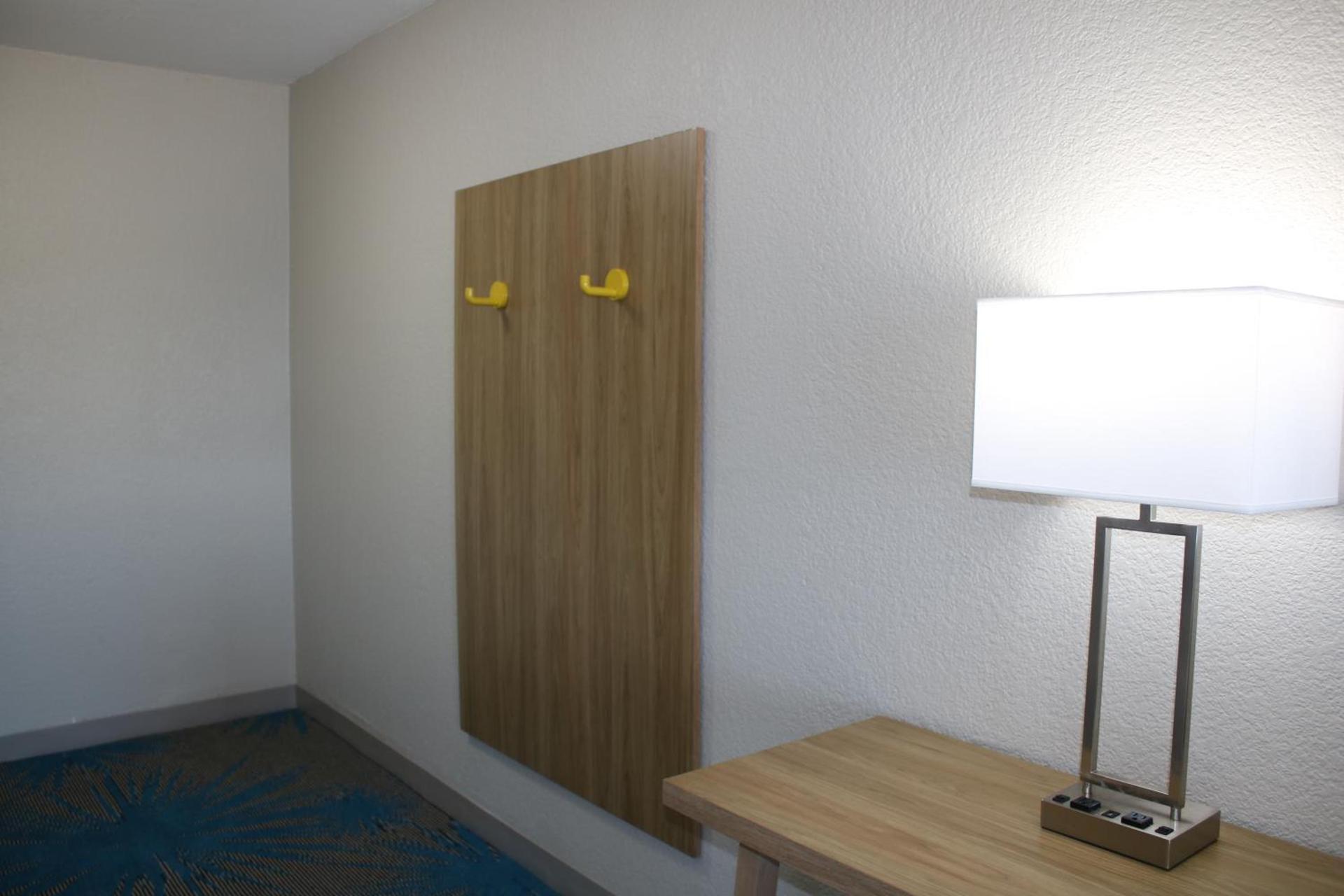 Days Inn by Wyndham Waco University Area photo 67