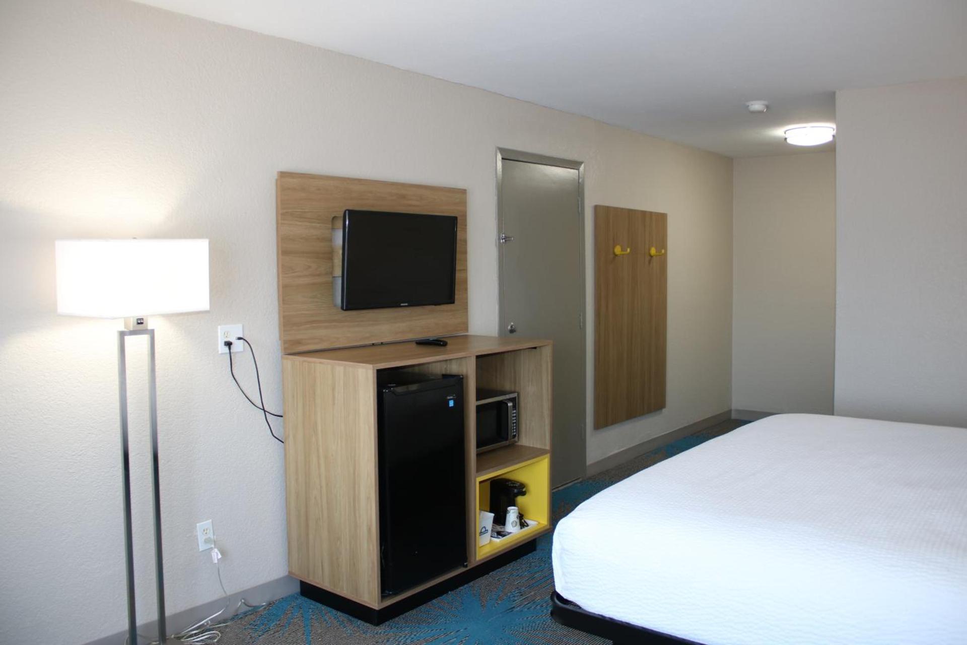 Days Inn by Wyndham Waco University Area photo 58