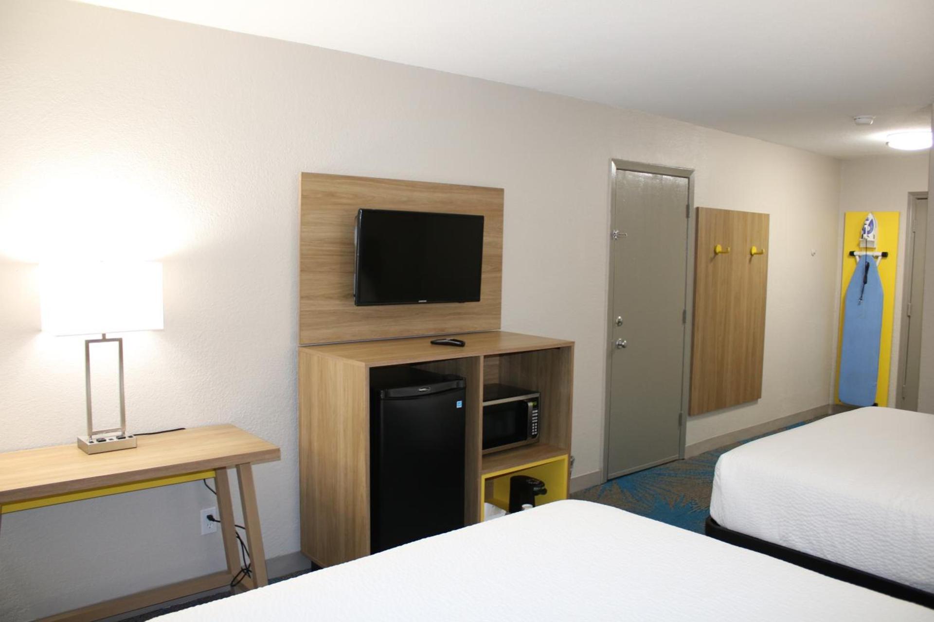 Days Inn by Wyndham Waco University Area photo 61