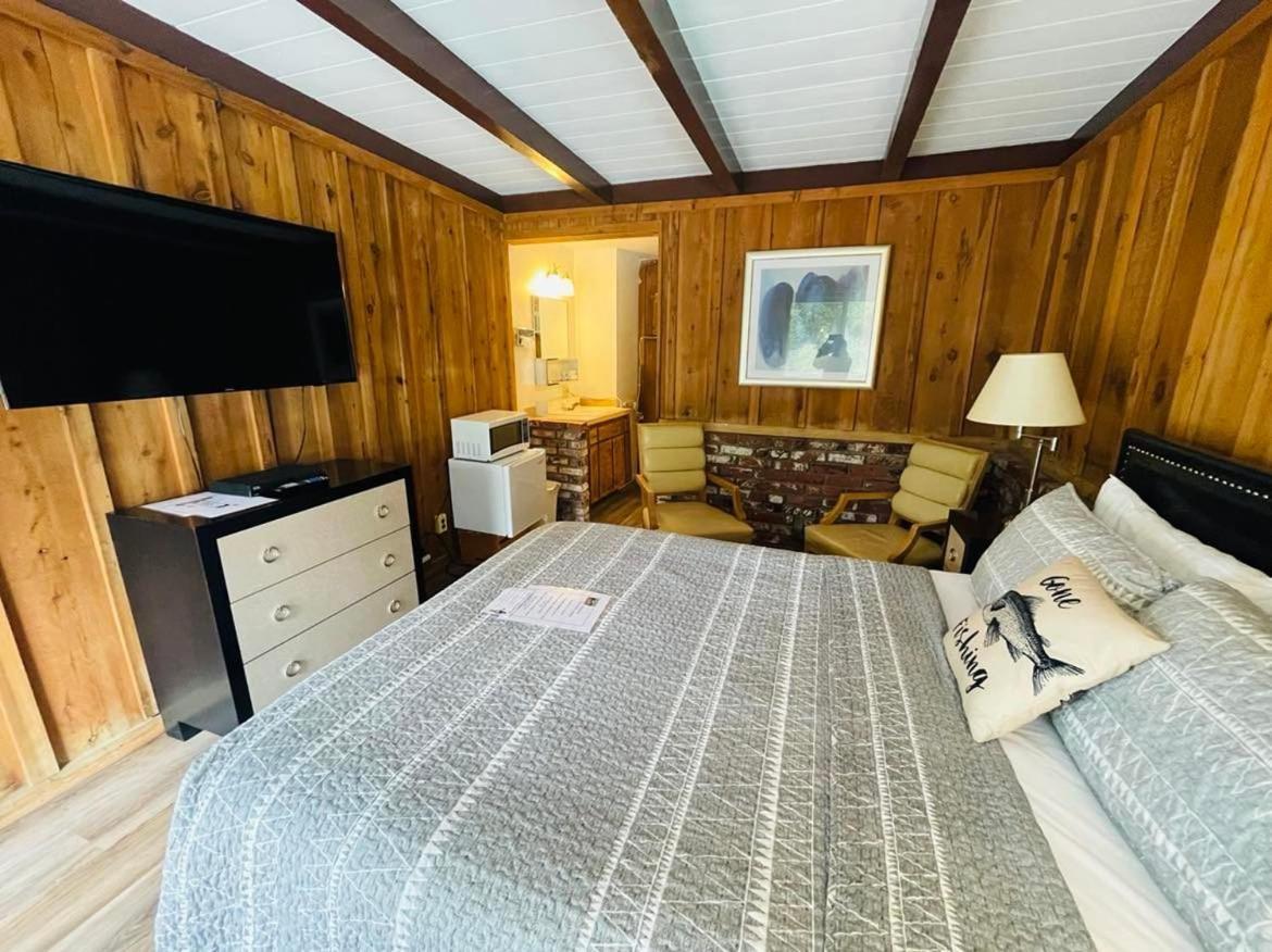 Riverfront Lodging photo 30