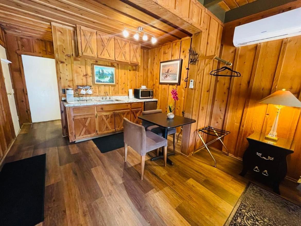 Riverfront Lodging photo 39
