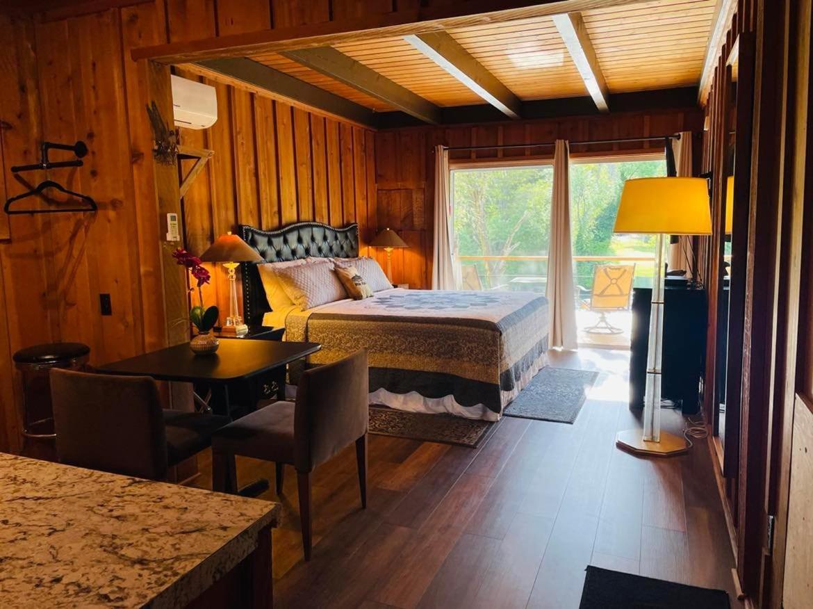 Riverfront Lodging photo 42