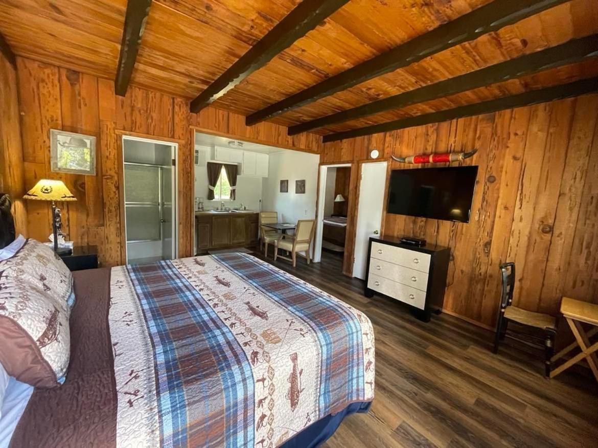 Riverfront Lodging photo 45
