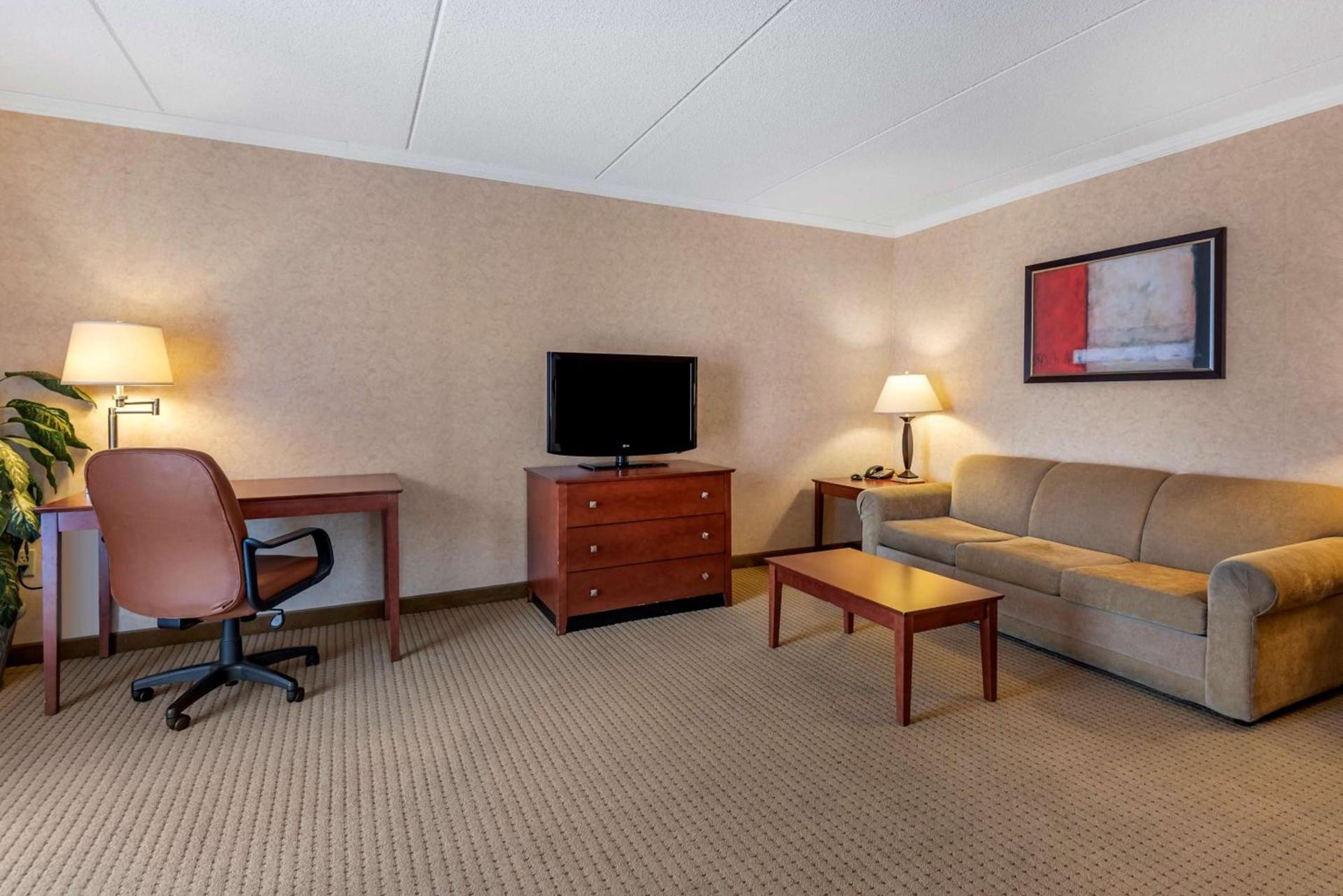 Best Western Plus Oswego Hotel and Conference Center photo 6
