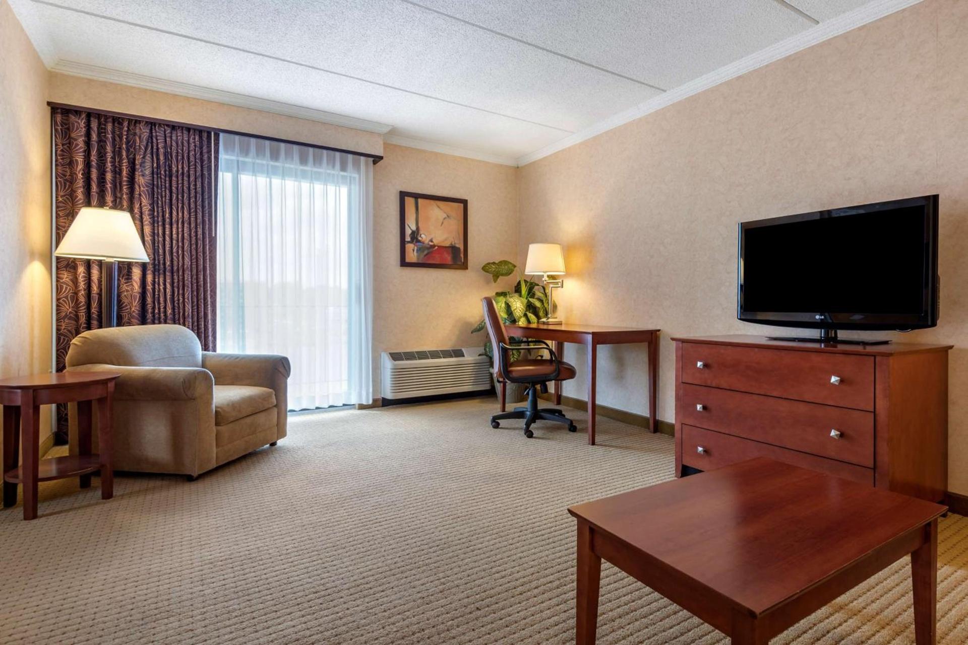 Best Western Plus Oswego Hotel and Conference Center photo 27