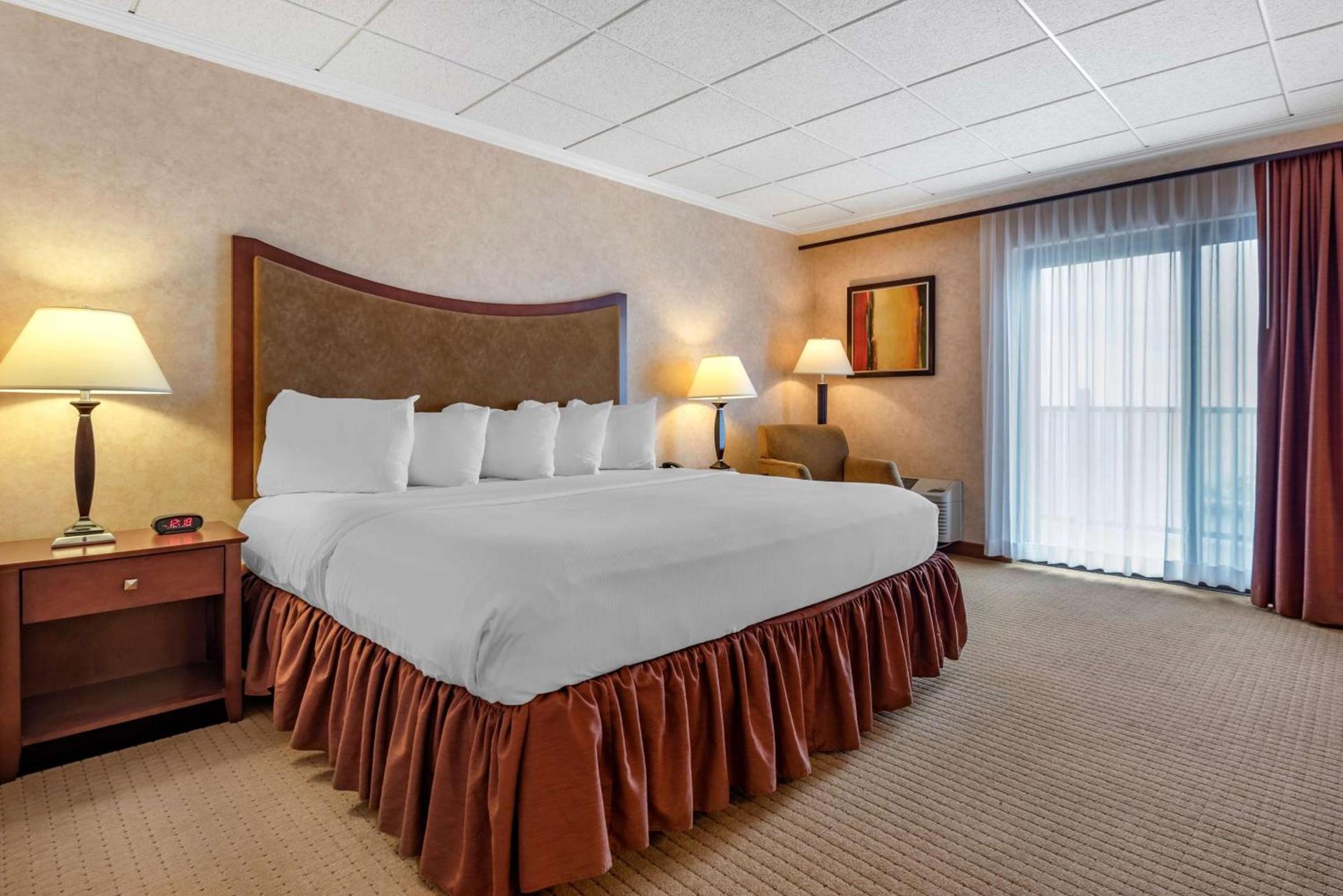Best Western Plus Oswego Hotel and Conference Center photo 35