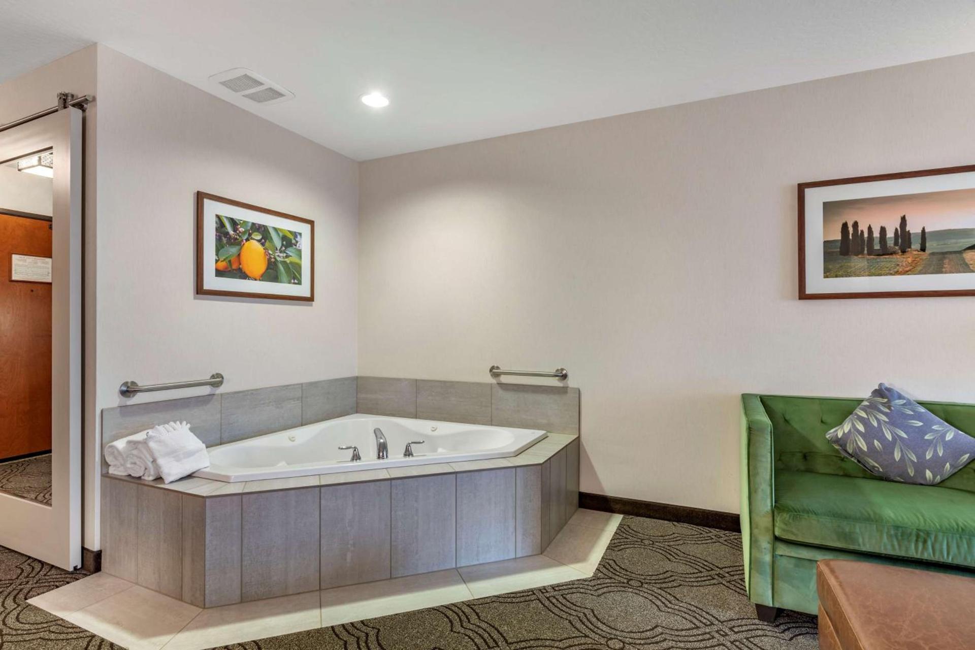 Best Western Premier Pasco Inn and Suites photo 18