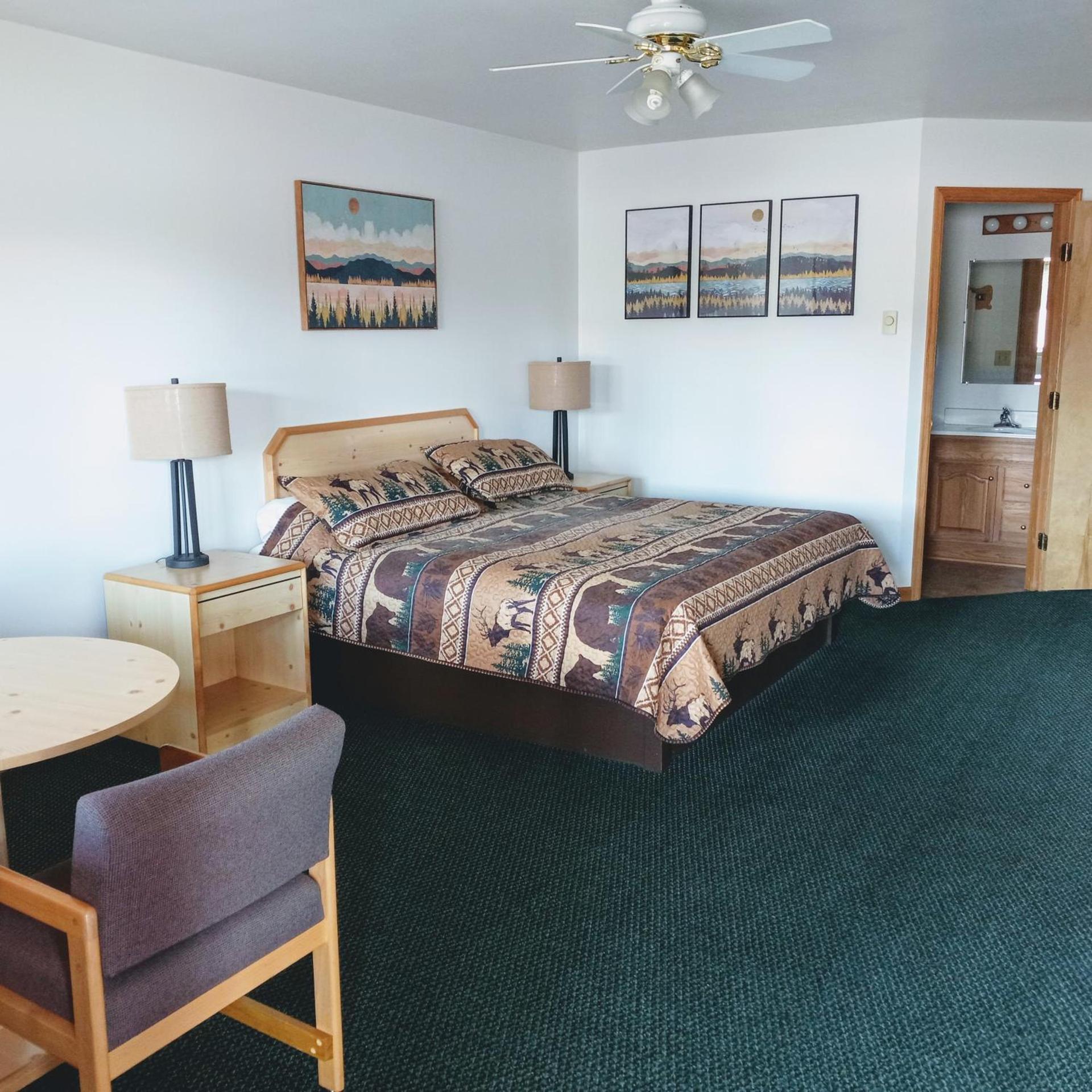 Lone Eagle Lodge photo 17