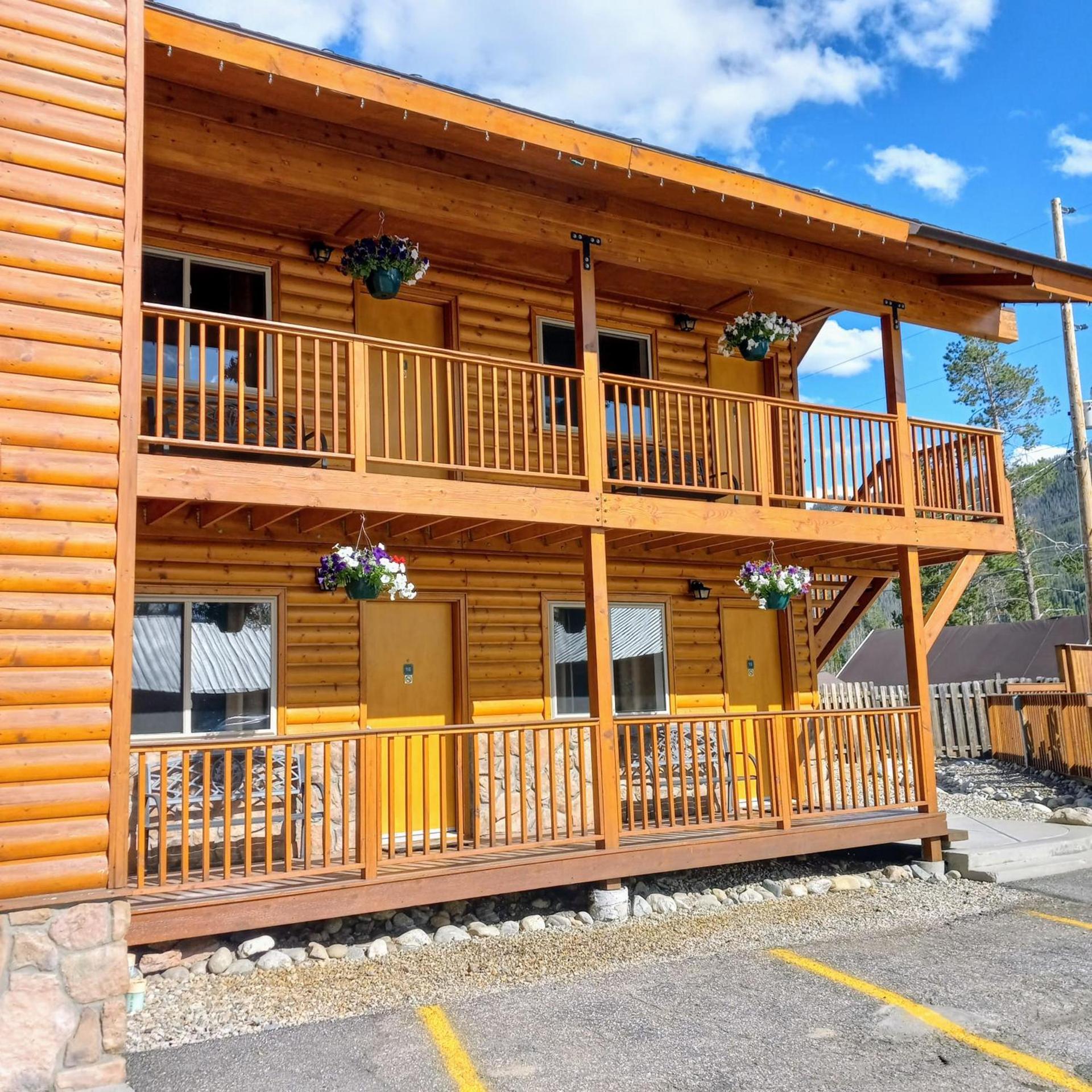 Lone Eagle Lodge photo 13