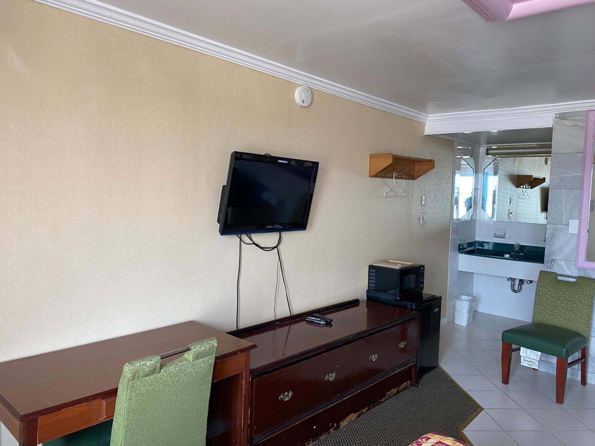 Downbeach Inn photo 5