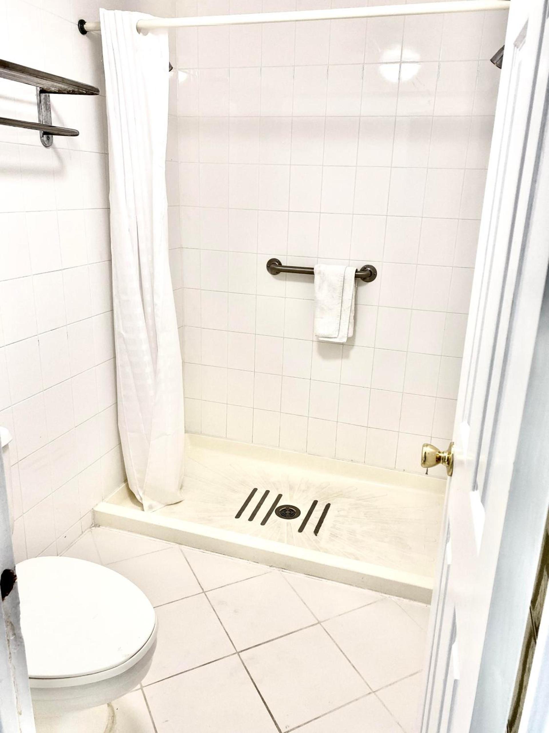 Downbeach Inn photo 7