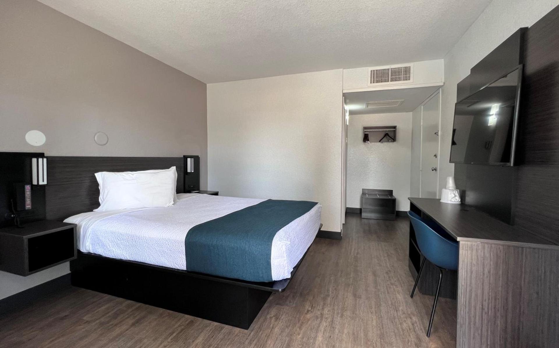 Motel 6-Bakersfield, CA - South photo 77