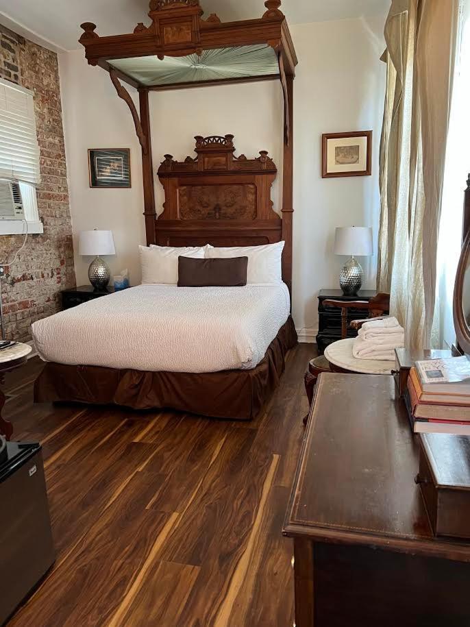 Lafitte Hotel & Bar photo 15