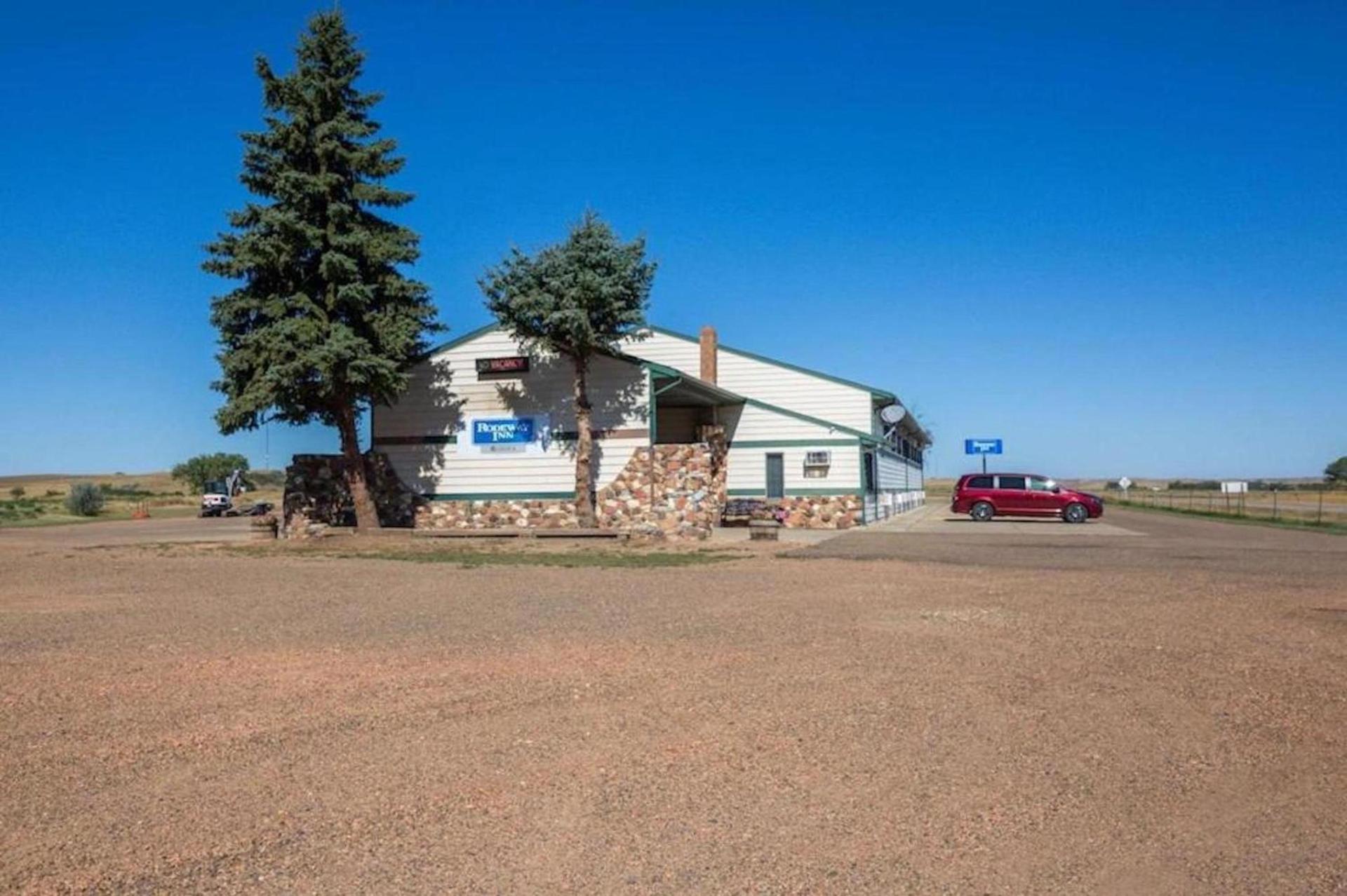 The Roosevelt Hotel & RV Park Gateway to Theodore Roosevelt National Park i-94 photo 31