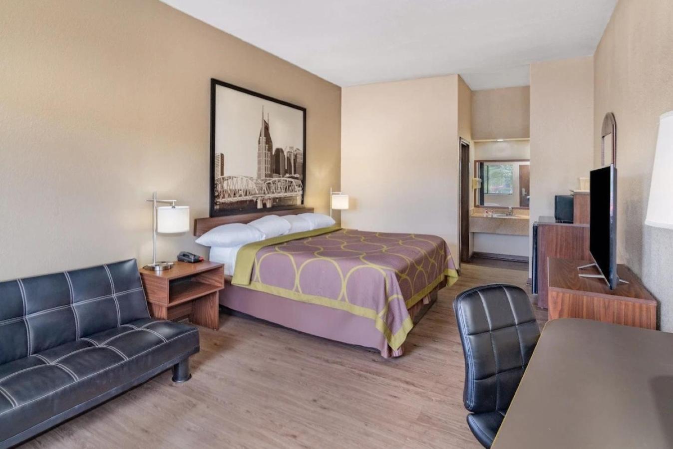 Super 8 by Wyndham Columbia photo 32