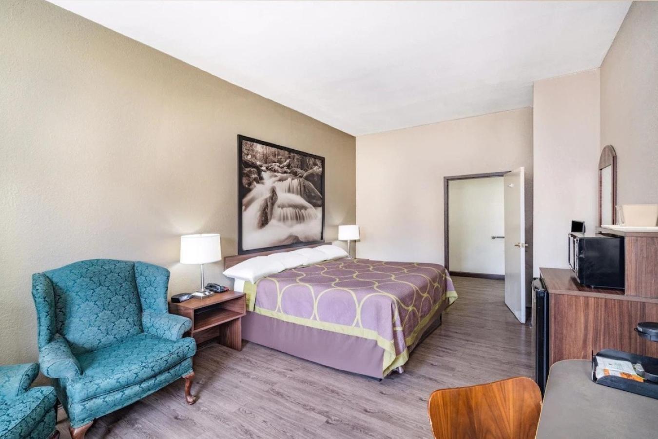 Super 8 by Wyndham Columbia photo 33