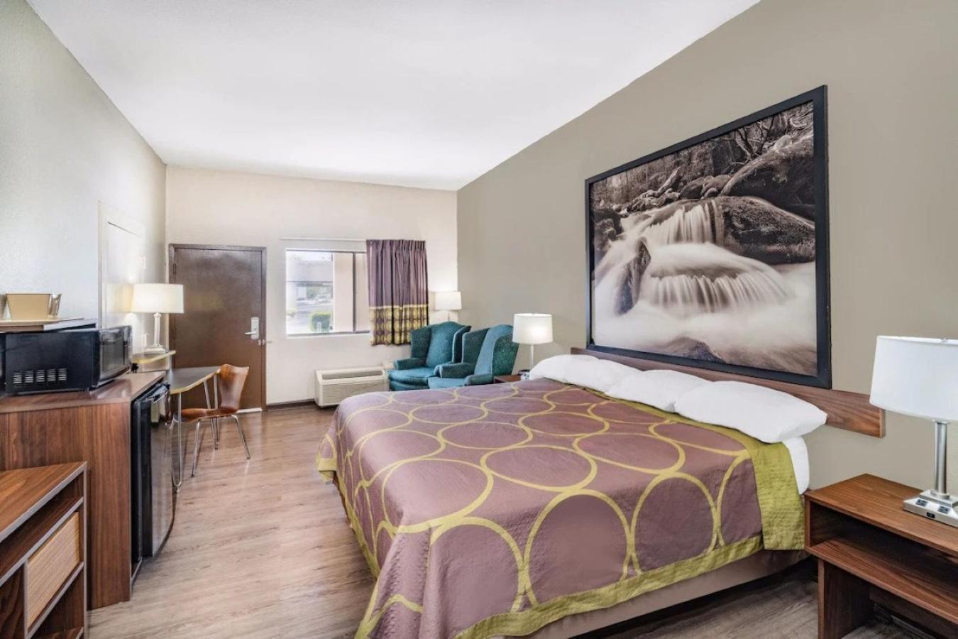 Super 8 by Wyndham Columbia photo 35