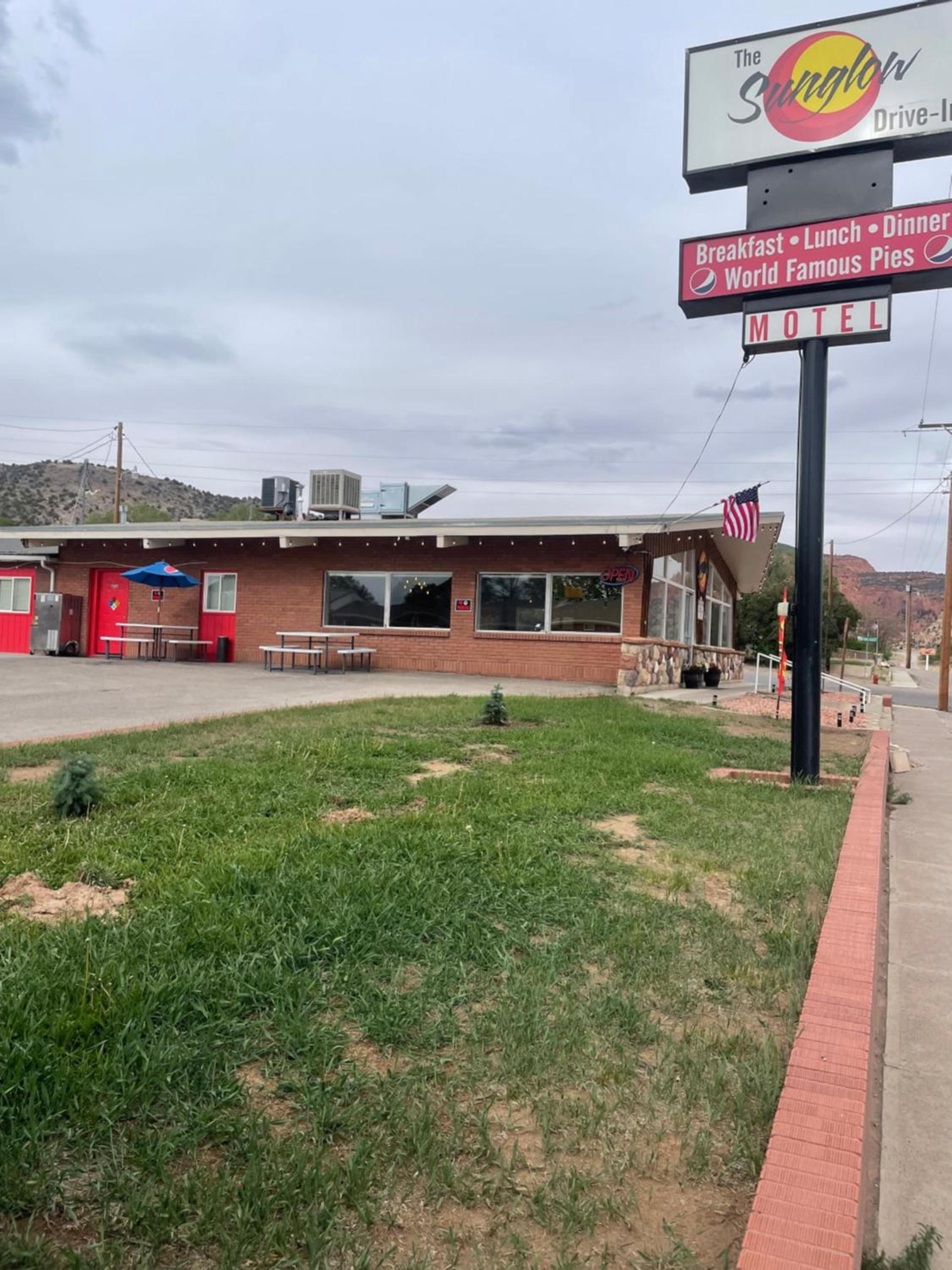 Sunglow Motel photo 23