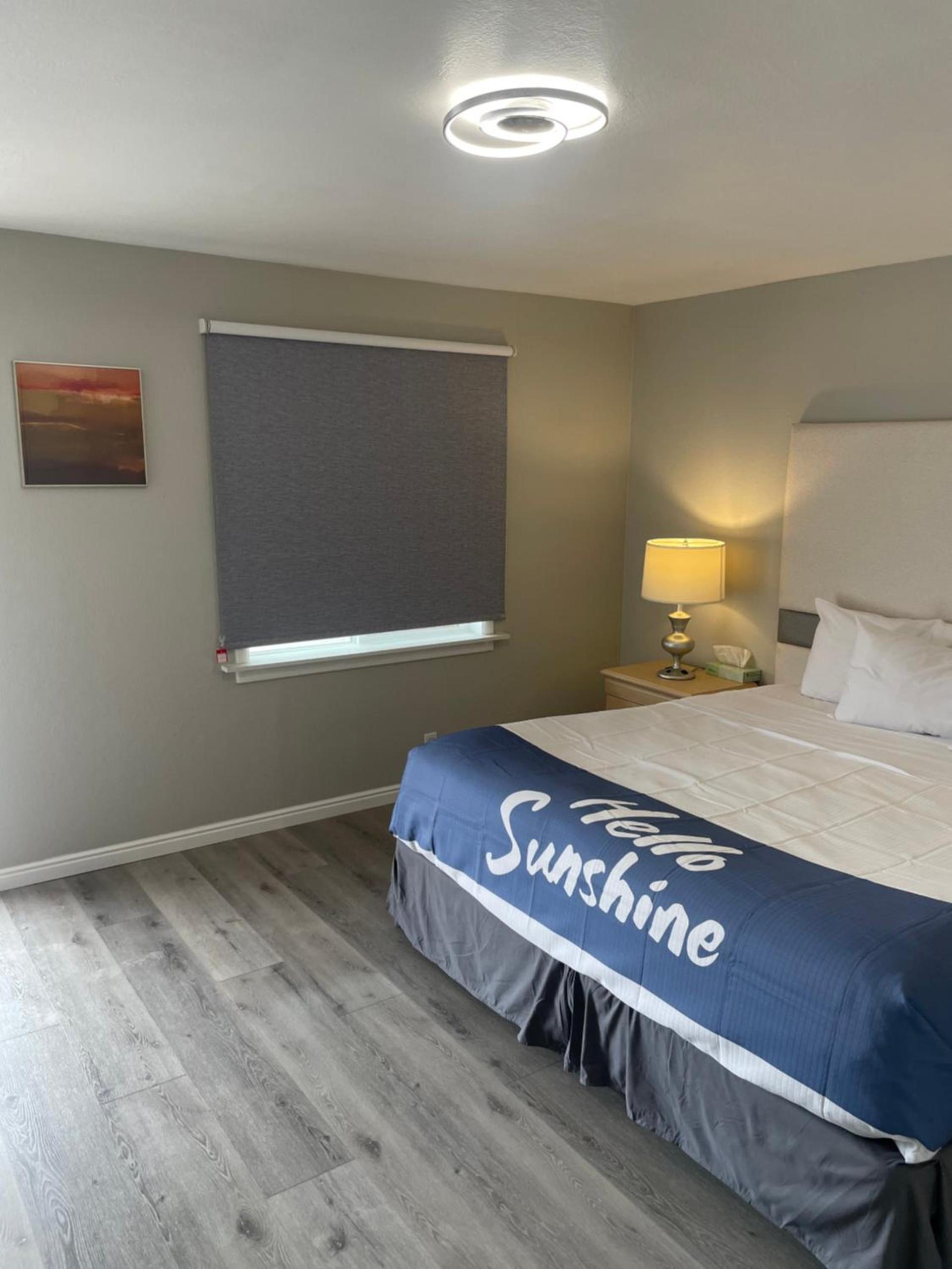 Sunglow Motel photo 19