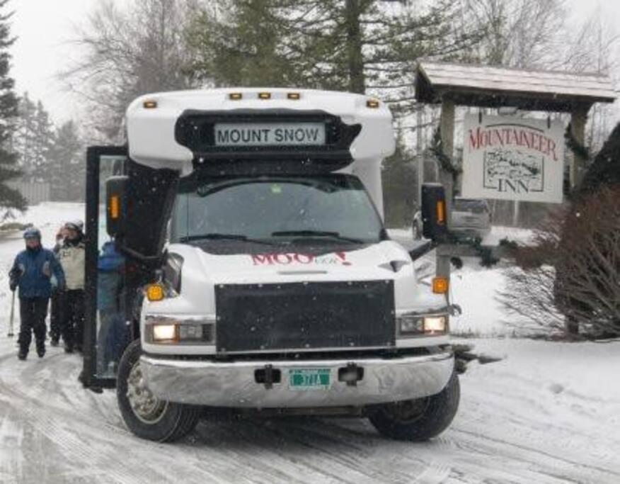 MT SNOW SKI BACK TRAIL FREE SHUTTLE Green Mountain Den photo 3