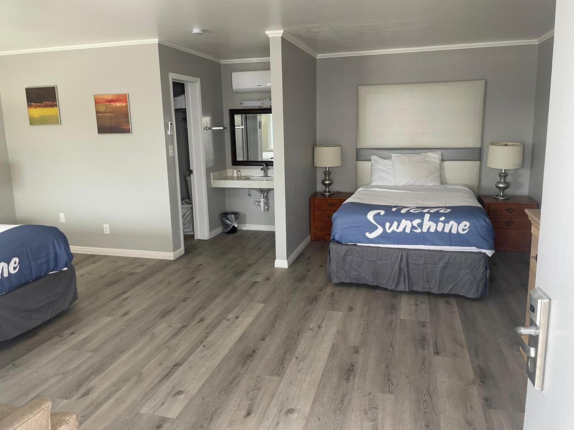 Sunglow Motel photo 9