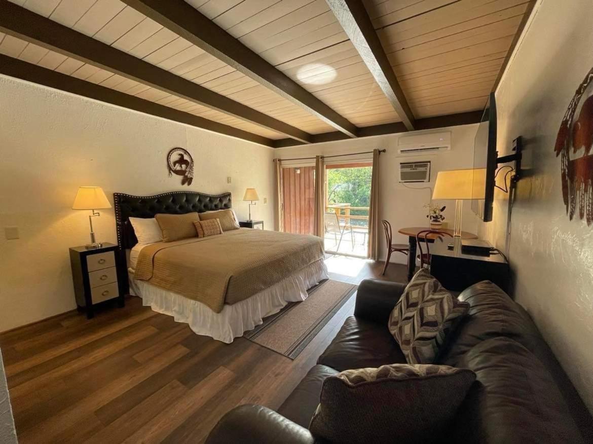 Riverfront Lodging photo 25