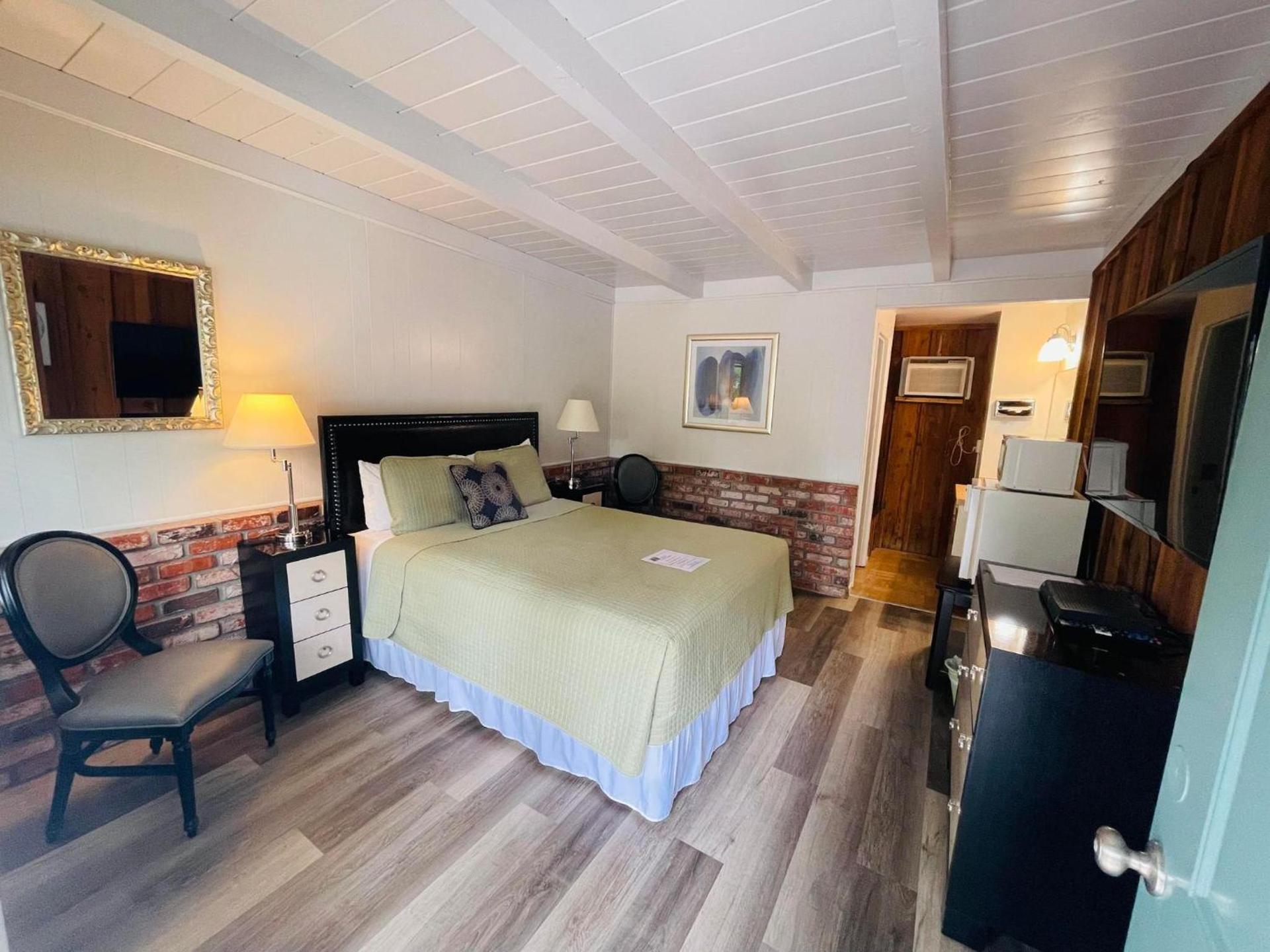 Riverfront Lodging photo 59