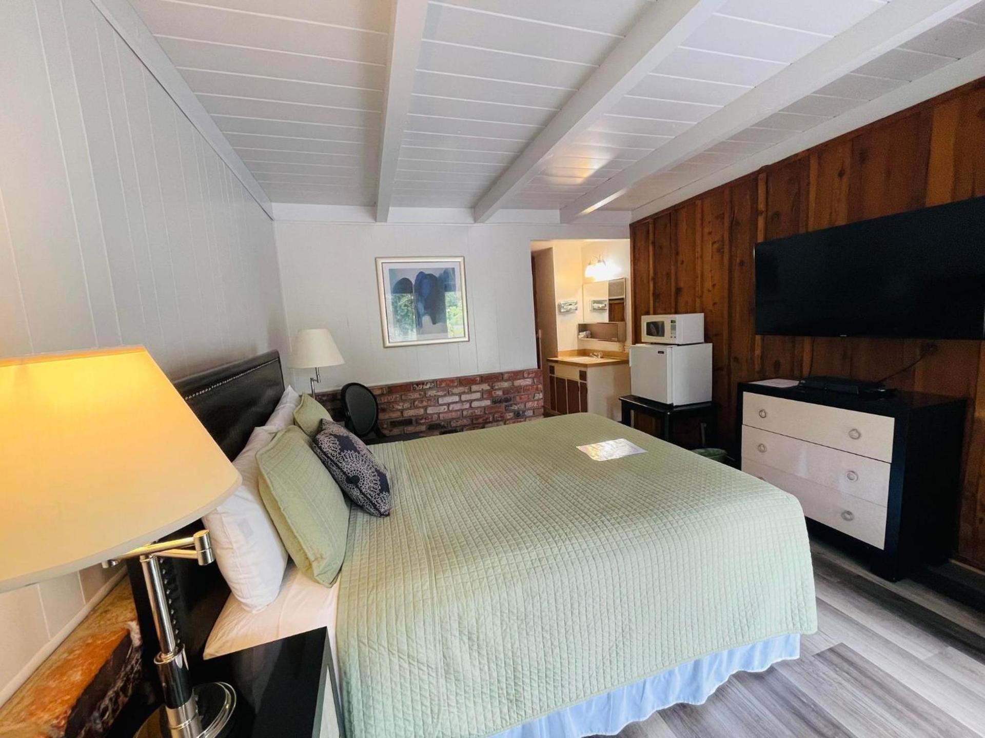 Riverfront Lodging photo 58