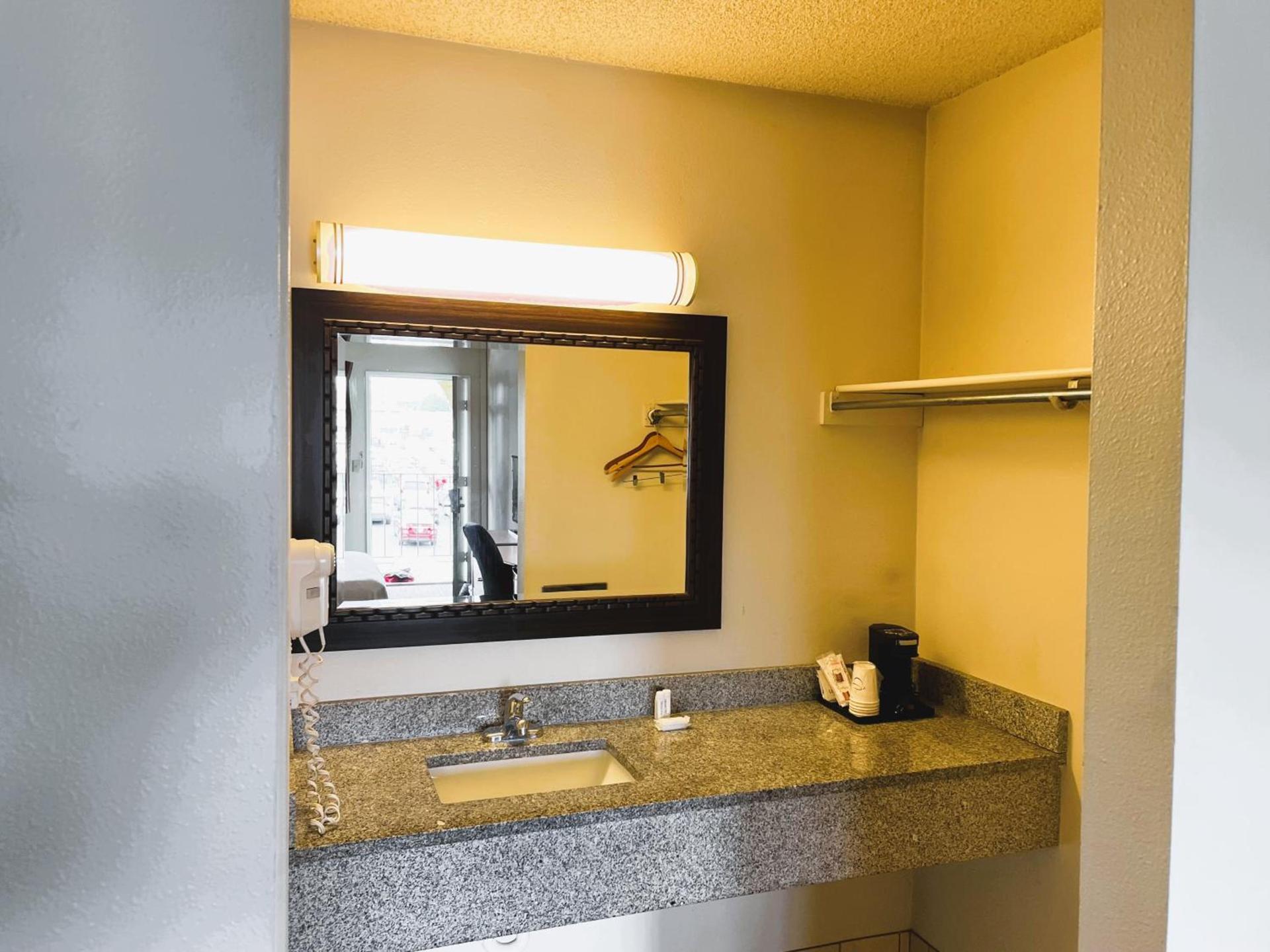 Skyway Inn - Seatac photo 15
