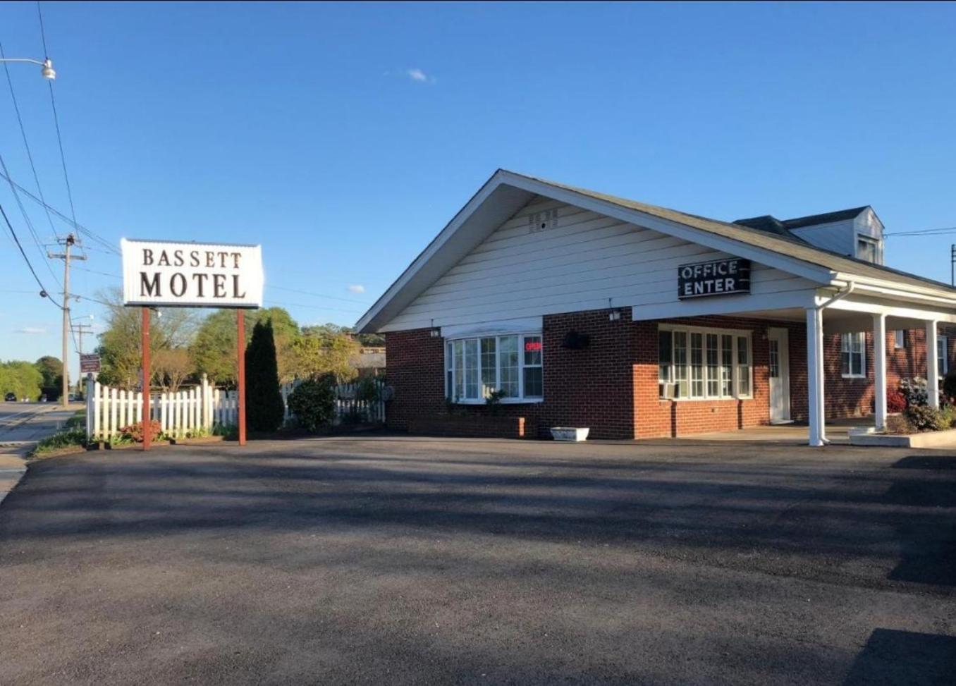 Bassett Motel photo 1