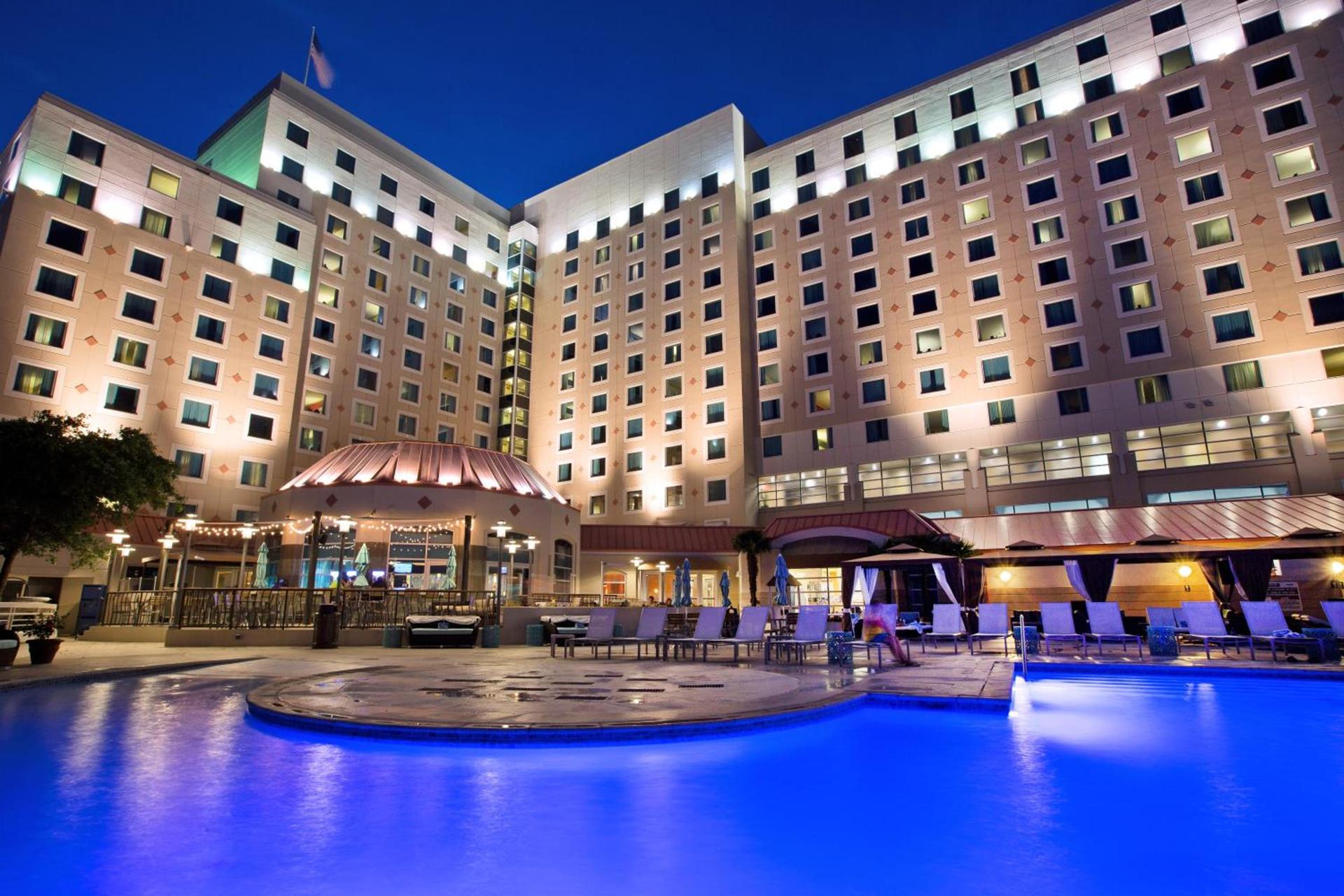 Harrah's Gulf Coast Hotel & Casino - A Caesars Rewards Destination photo 2