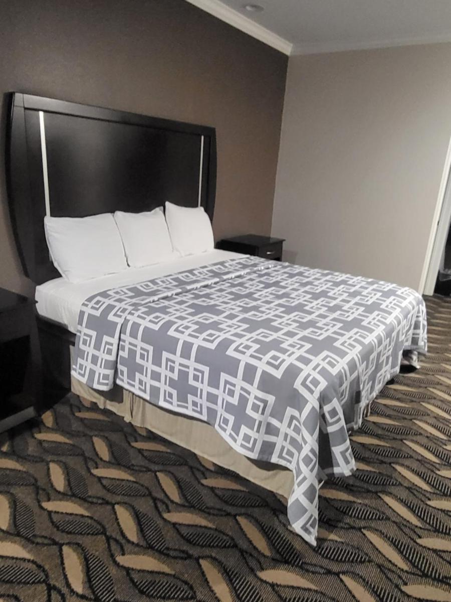 Palace Inn Sam Houston Race Park west road photo 4
