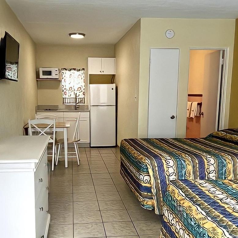 Beach Colony Motel photo 62
