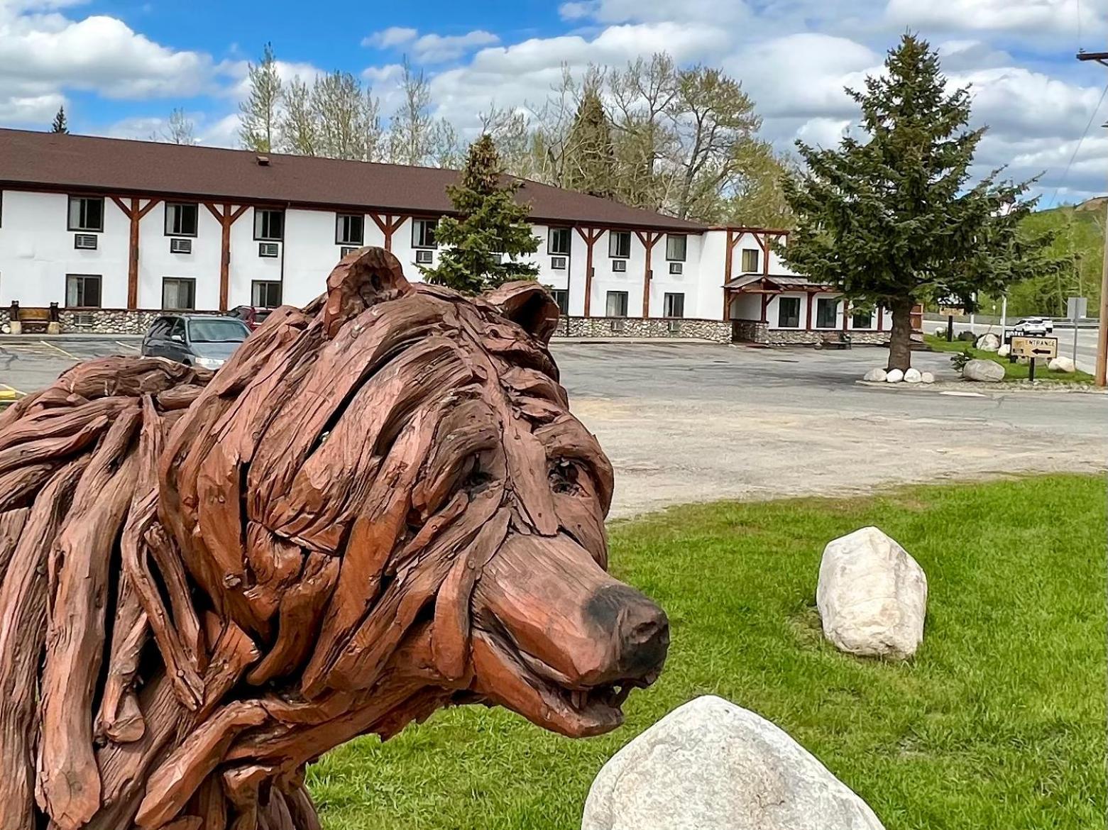 Beartooth Hideaway Inn & Cabins — hotel in Red Lodge