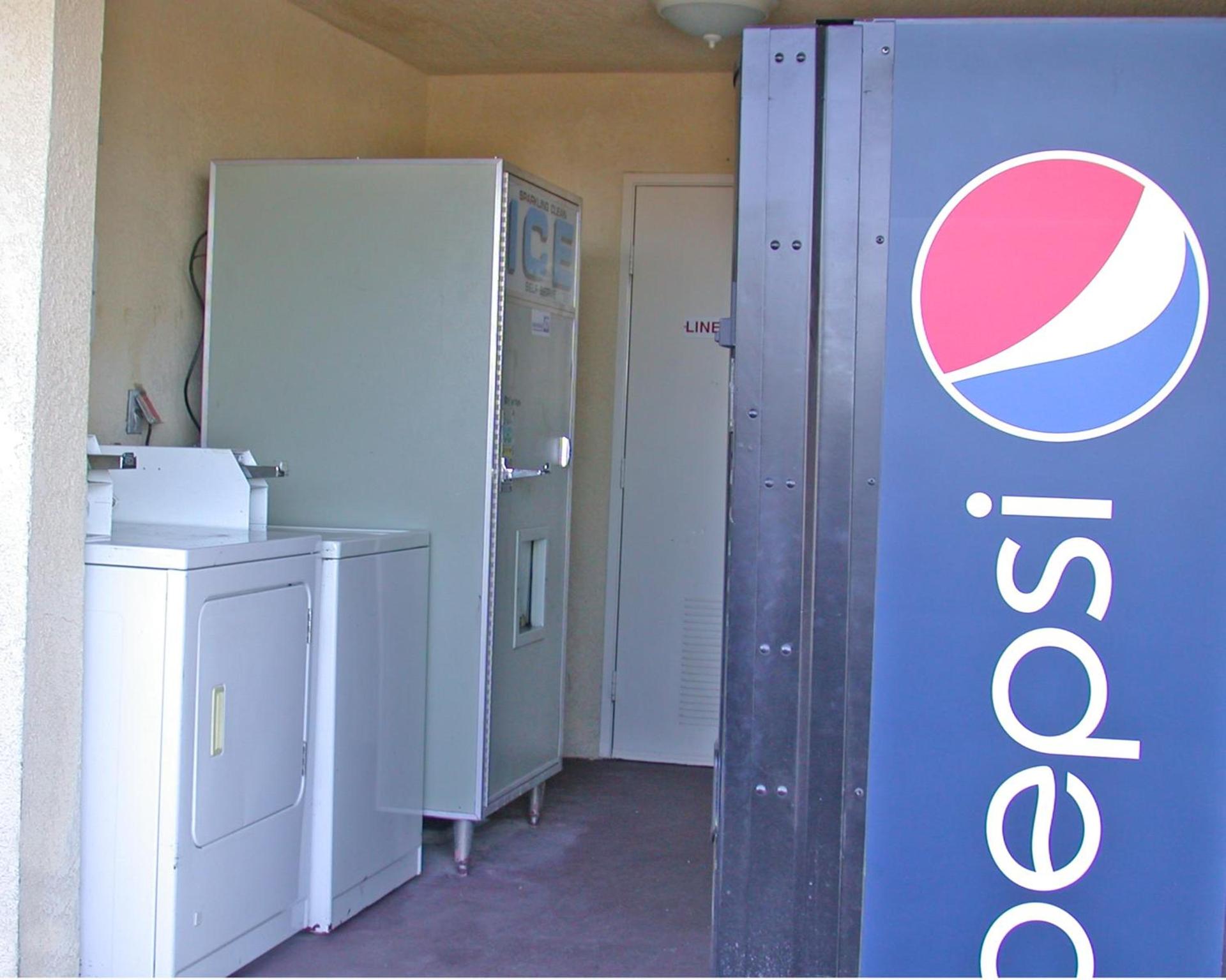 High Desert Motel Joshua Tree National Park photo 3