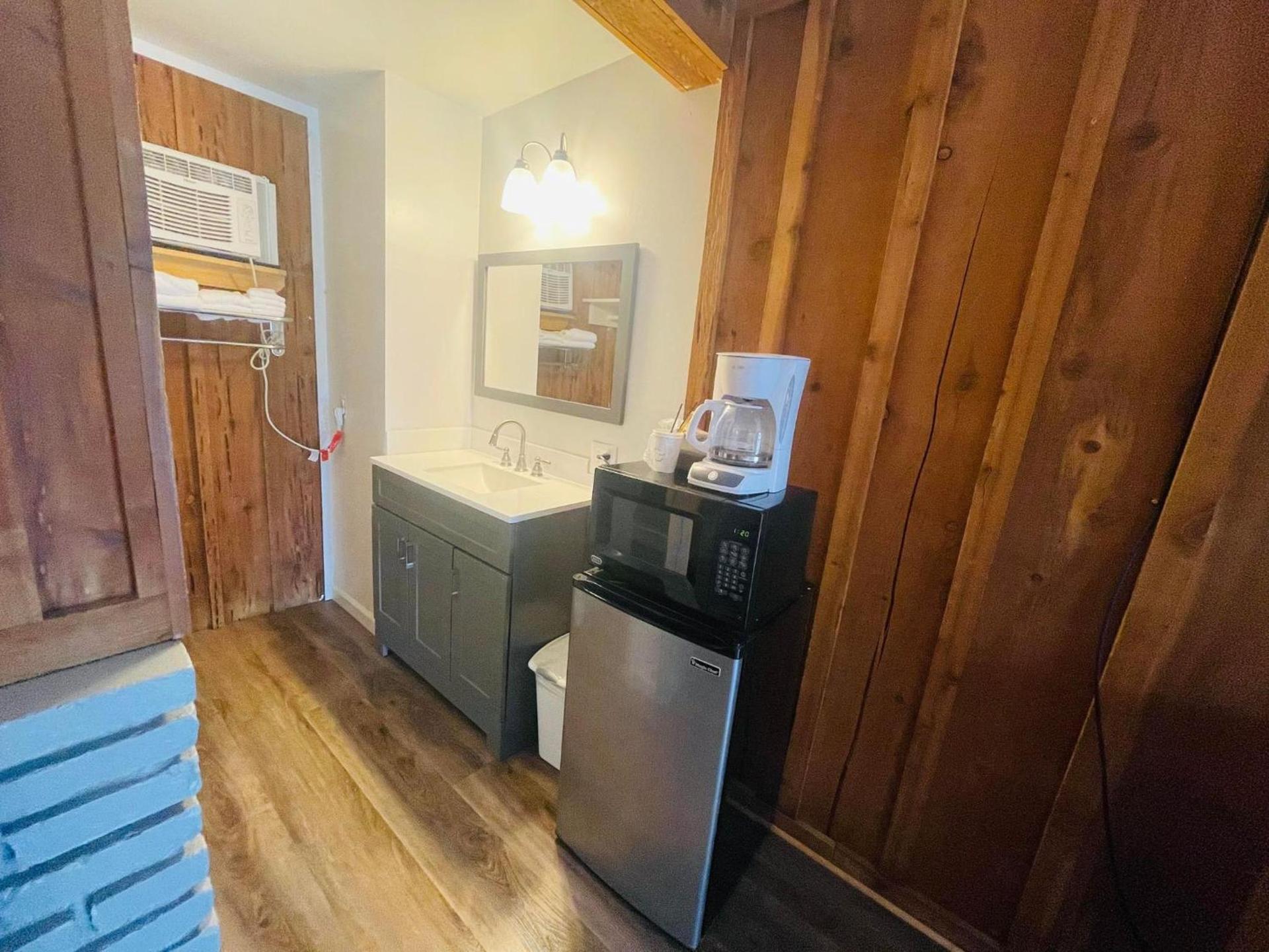 Riverfront Lodging photo 62