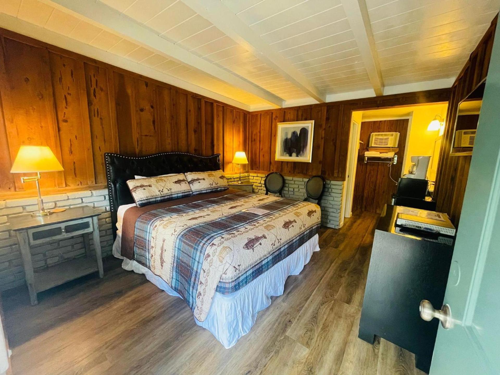 Riverfront Lodging photo 64