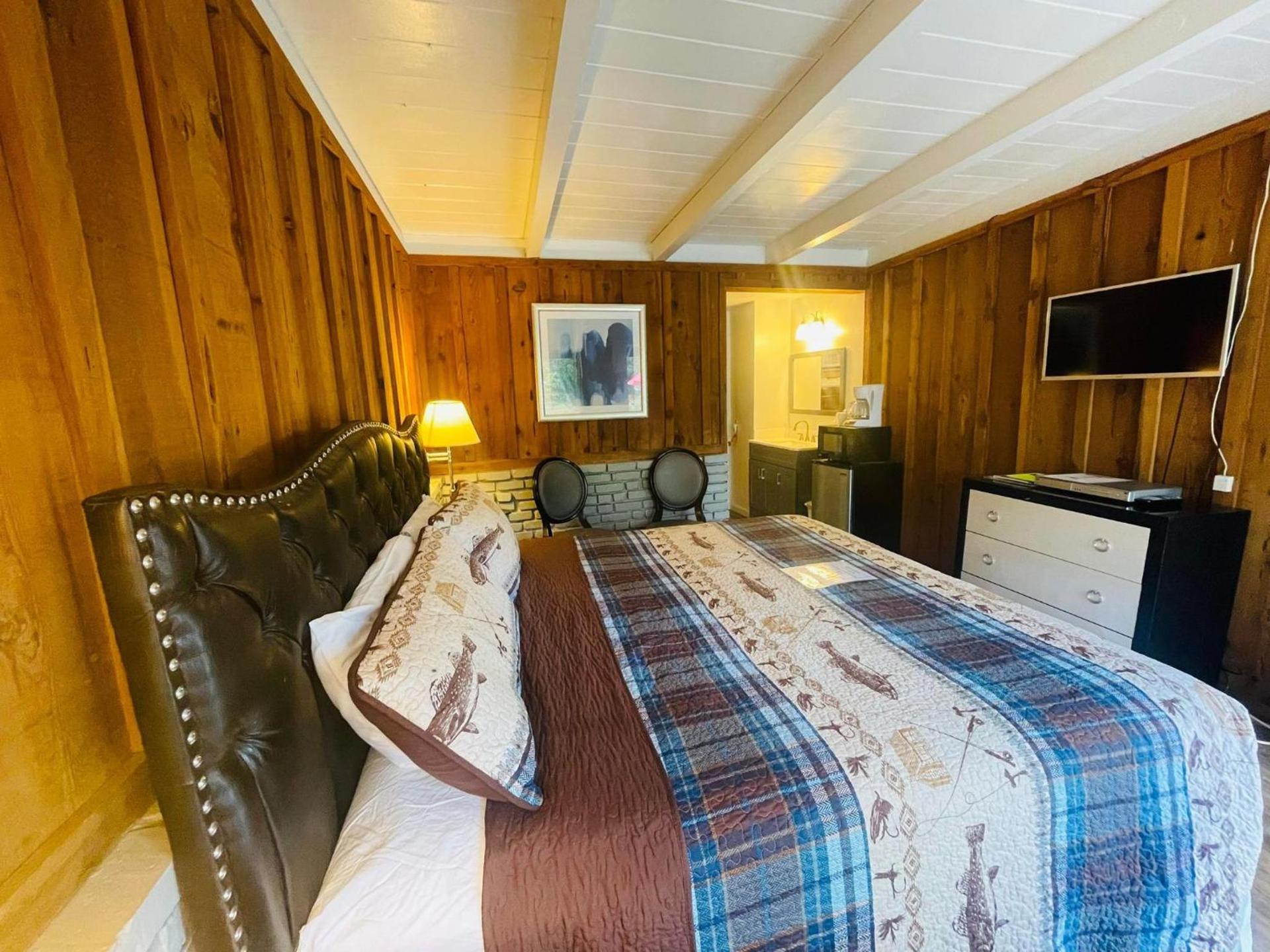 Riverfront Lodging photo 61