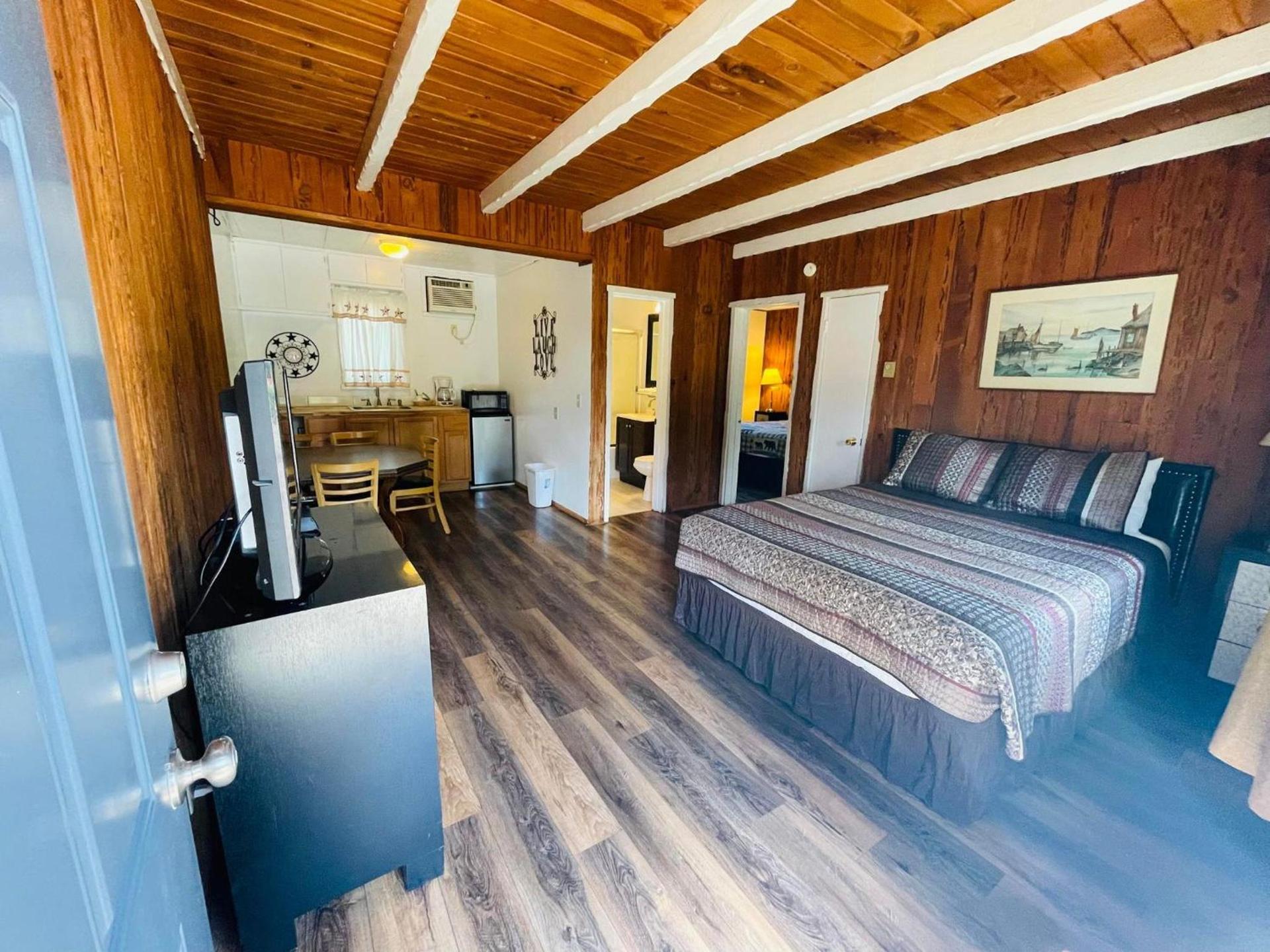 Riverfront Lodging photo 70