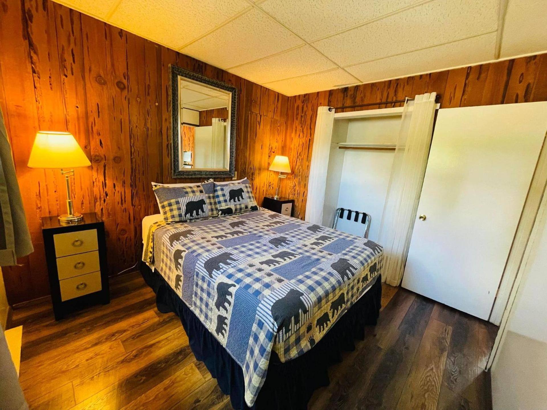 Riverfront Lodging photo 65