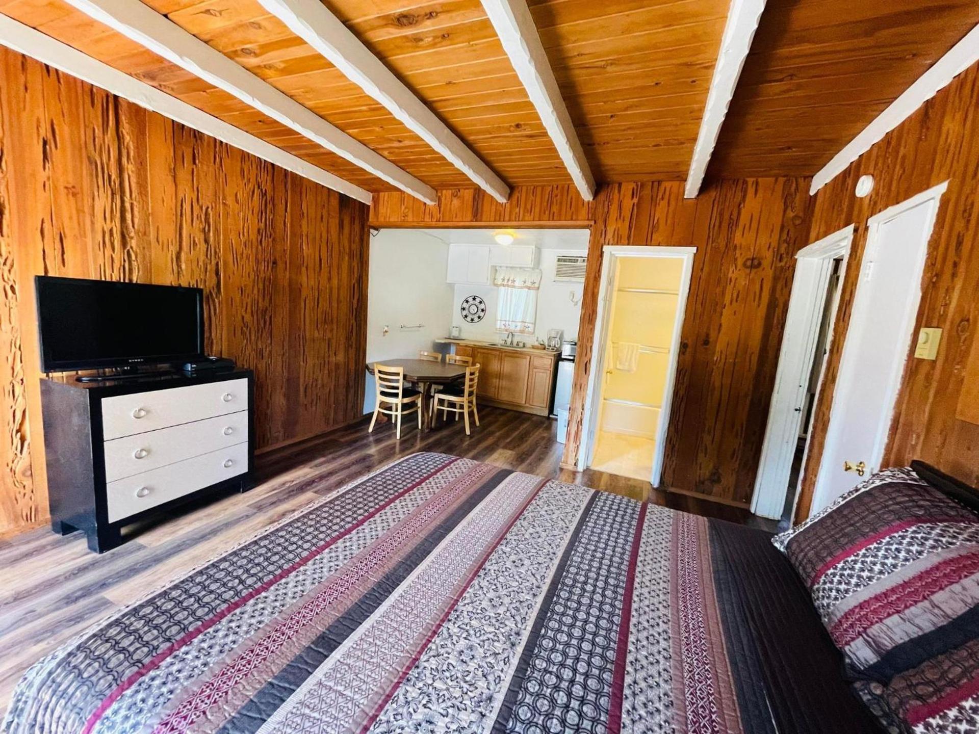 Riverfront Lodging photo 67